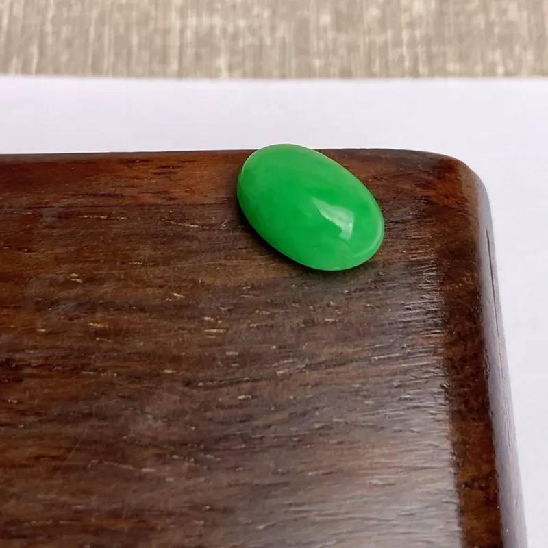 A货翡翠-水润满绿蛋面镶嵌件，尺寸12.5*8.4*5.2mm