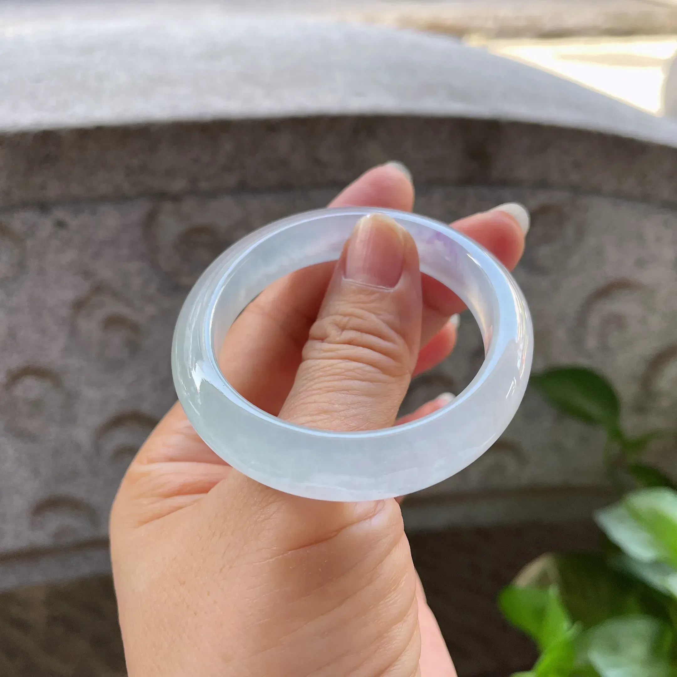 52圈口,冰晴贵妃手镯,种水好,清新秀气,圈口52.9/10.8/7.6/46.3!