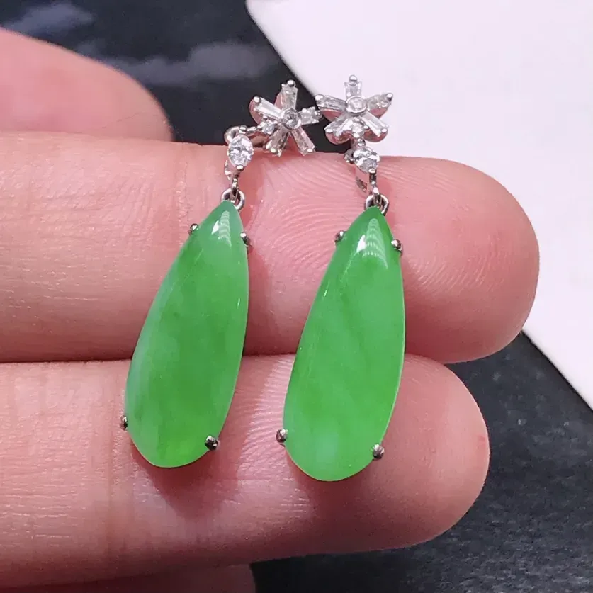 伟德国际翡翠耳环购买指南：衡重感用户增300%引时尚新宠超亮眼