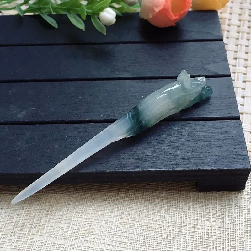 天然A货翡翠【自然光拍摄】精美莹润飘花发簪   玉质细腻，美人配美簪， 尺寸74.5*14*5.6mm