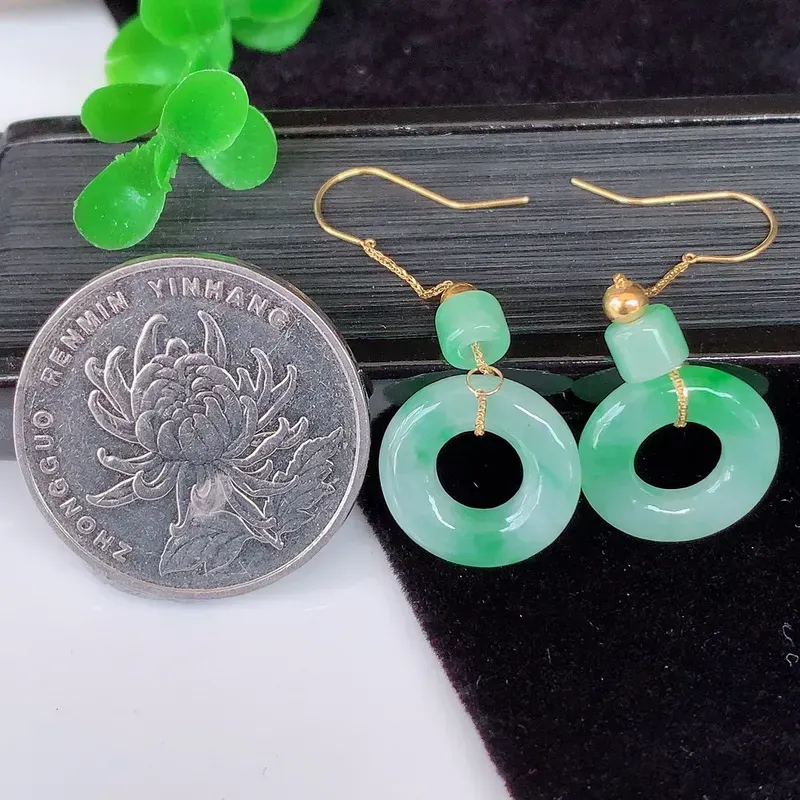 伟德国际翡翠耳钉一般是多少毫米翡翠耳钉的标准重量是多少毫米？