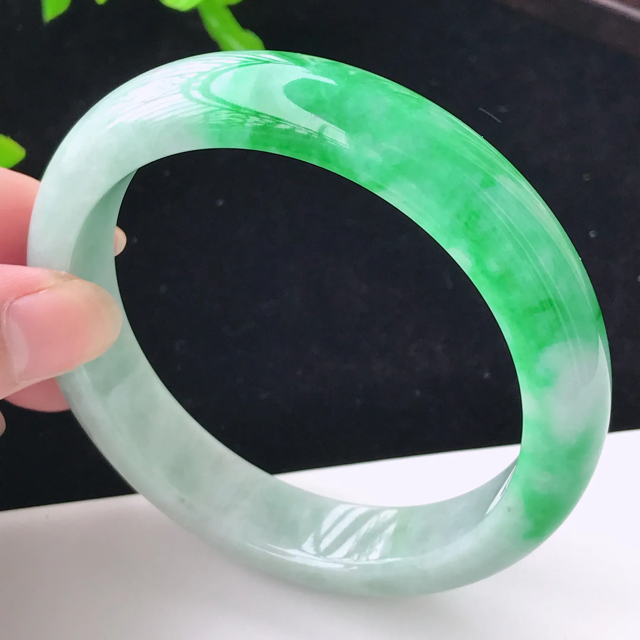 9圈口 a货翡翠飘阳绿精美正圈翡翠手镯  圈口58.9/13.2/8.