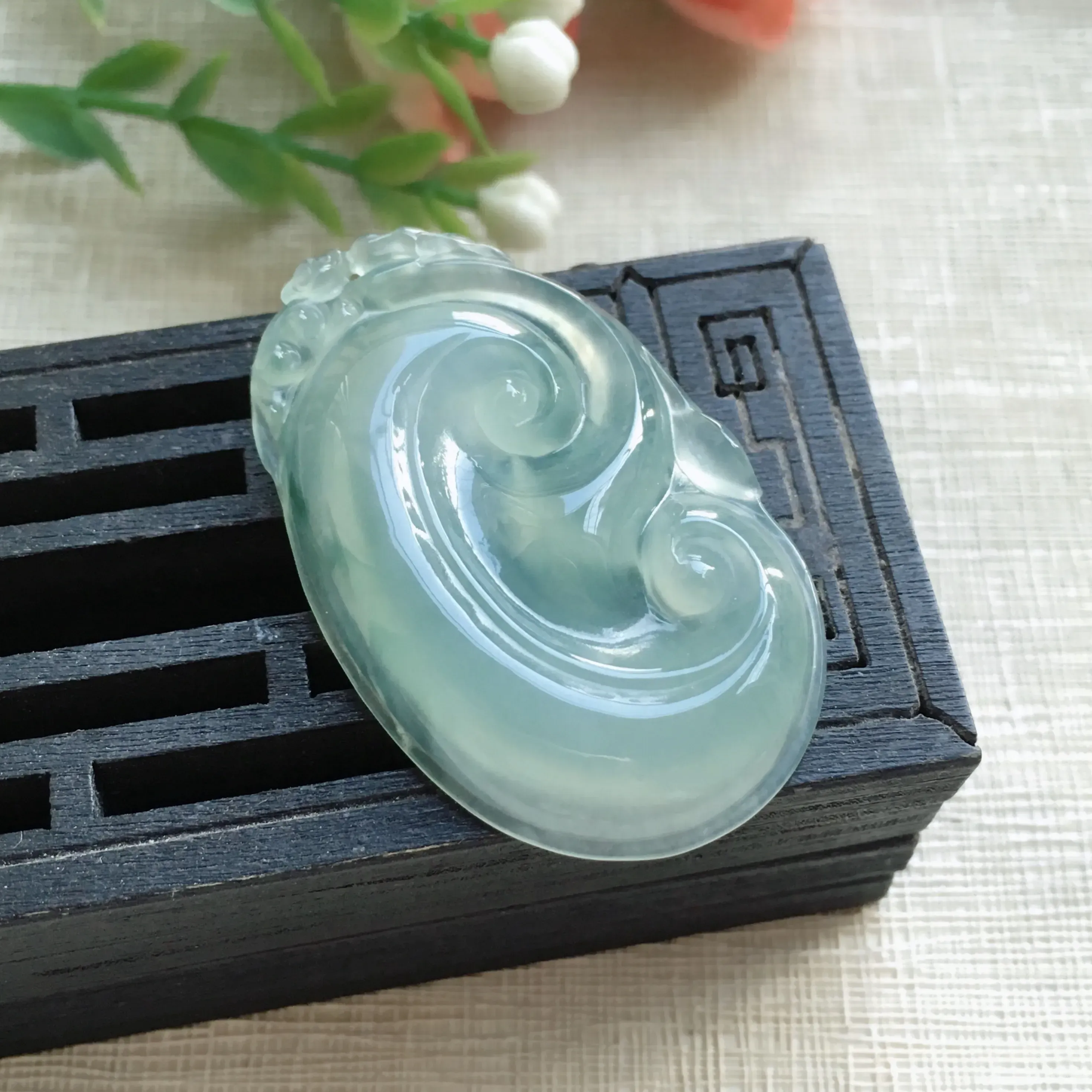 天然a货翡翠 【自然光实拍摄】莹润如意吊坠,玉质细腻  吉祥如意寓意