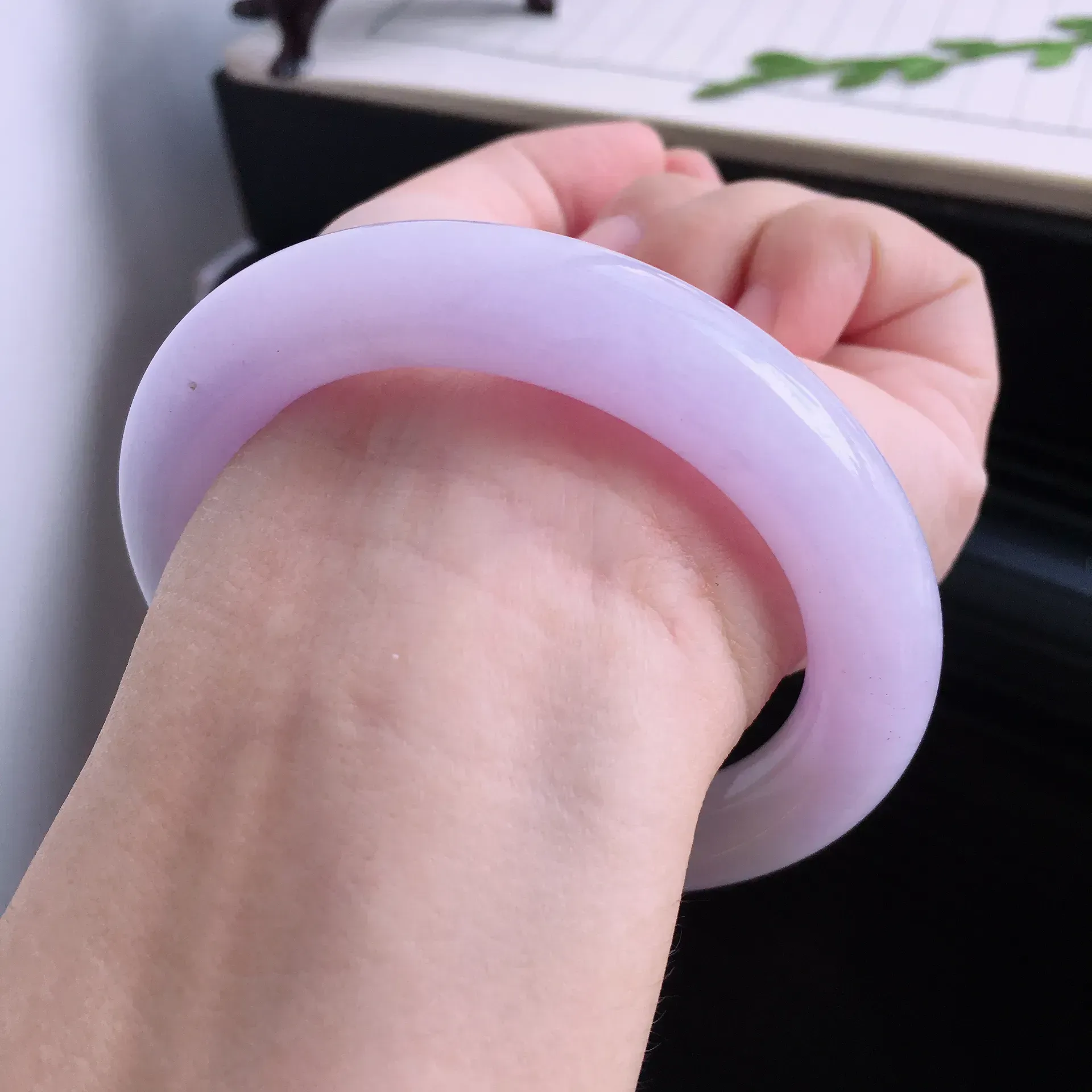 紫罗兰圆条手镯，内径：56mm天然A货翡翠手镯，玉质细腻 种水足