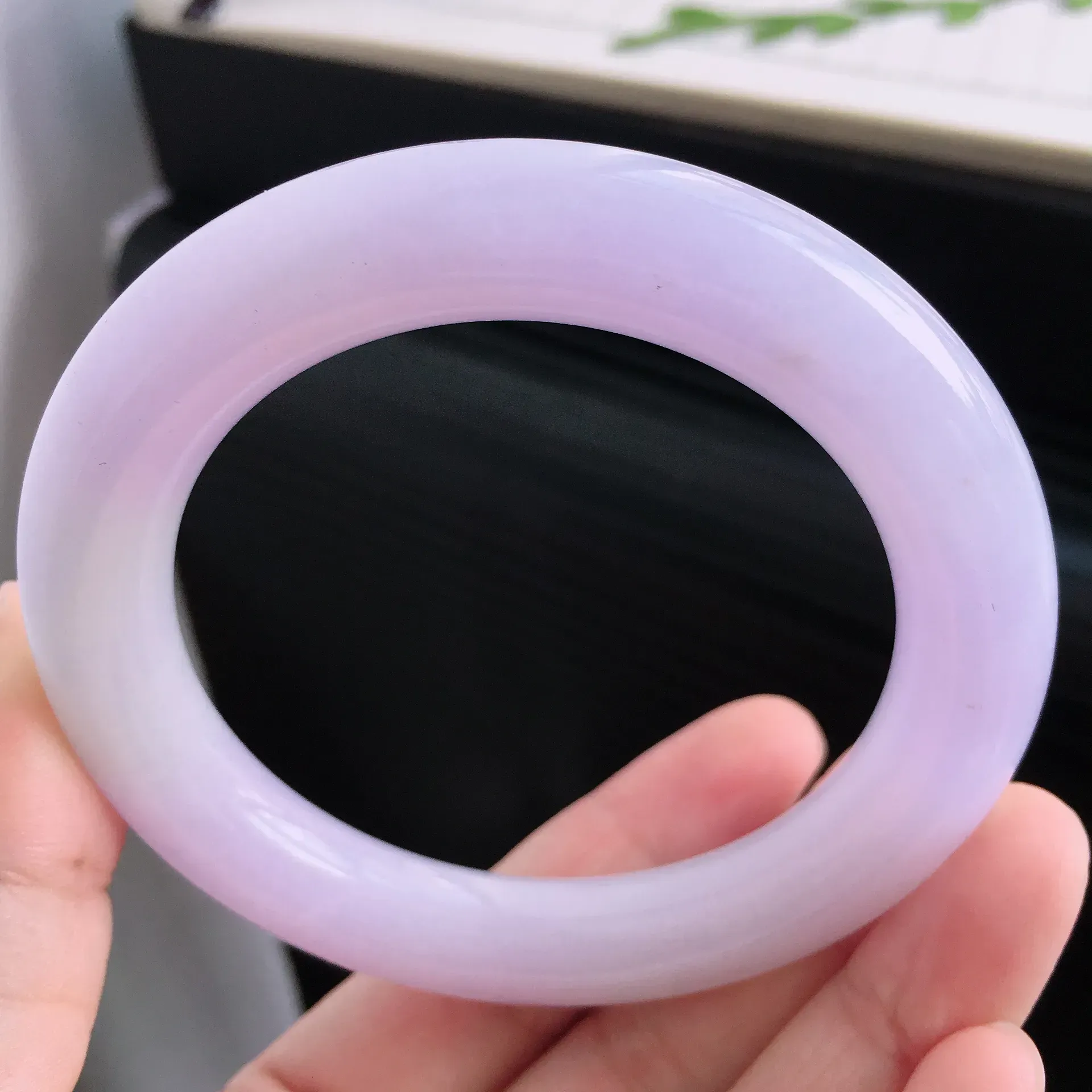 紫罗兰圆条手镯，内径：56mm天然A货翡翠手镯，玉质细腻 种水足