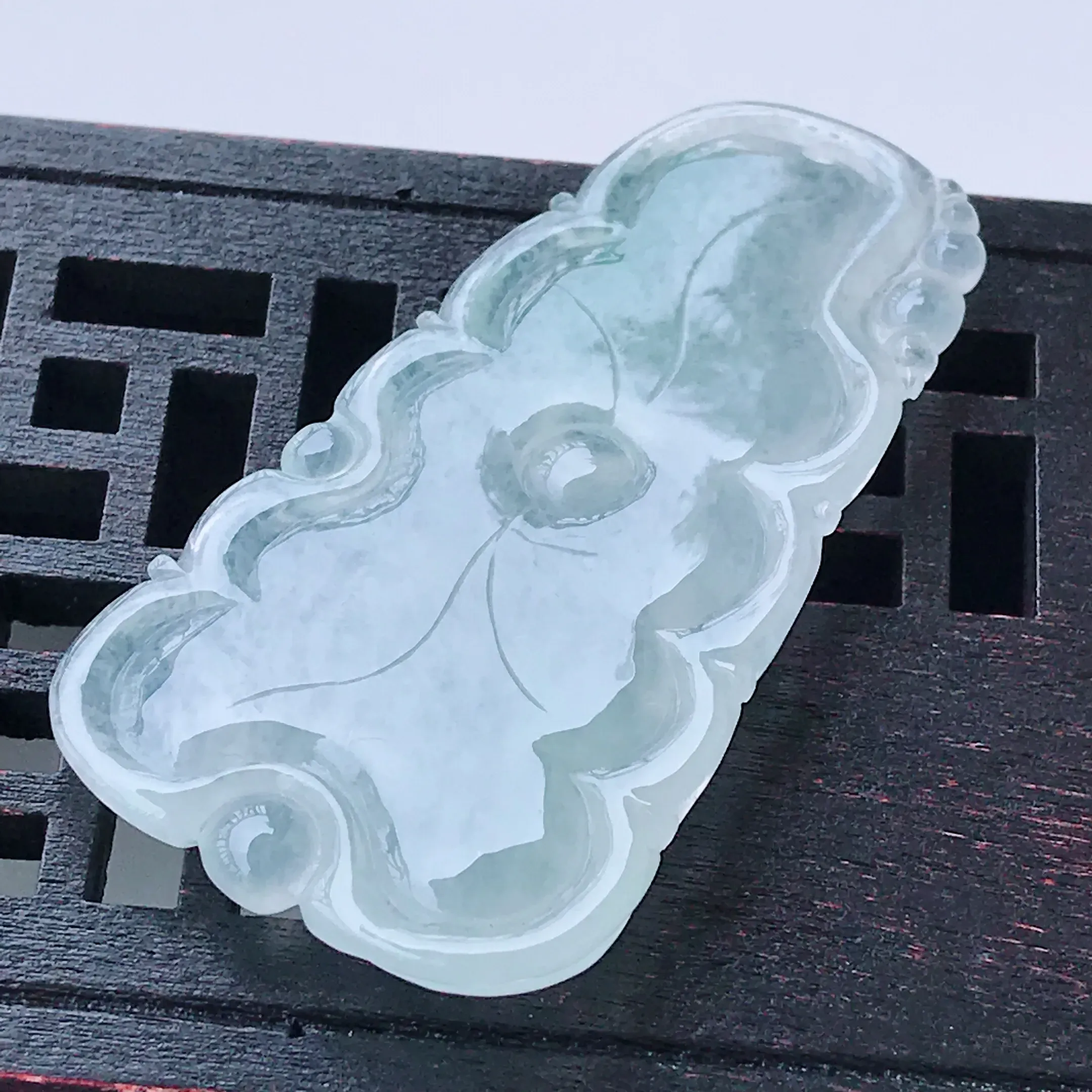 缅甸翡翠a货 冰种冰润精美荷叶翡翠吊坠  玉质细腻  种水好 尺寸46.