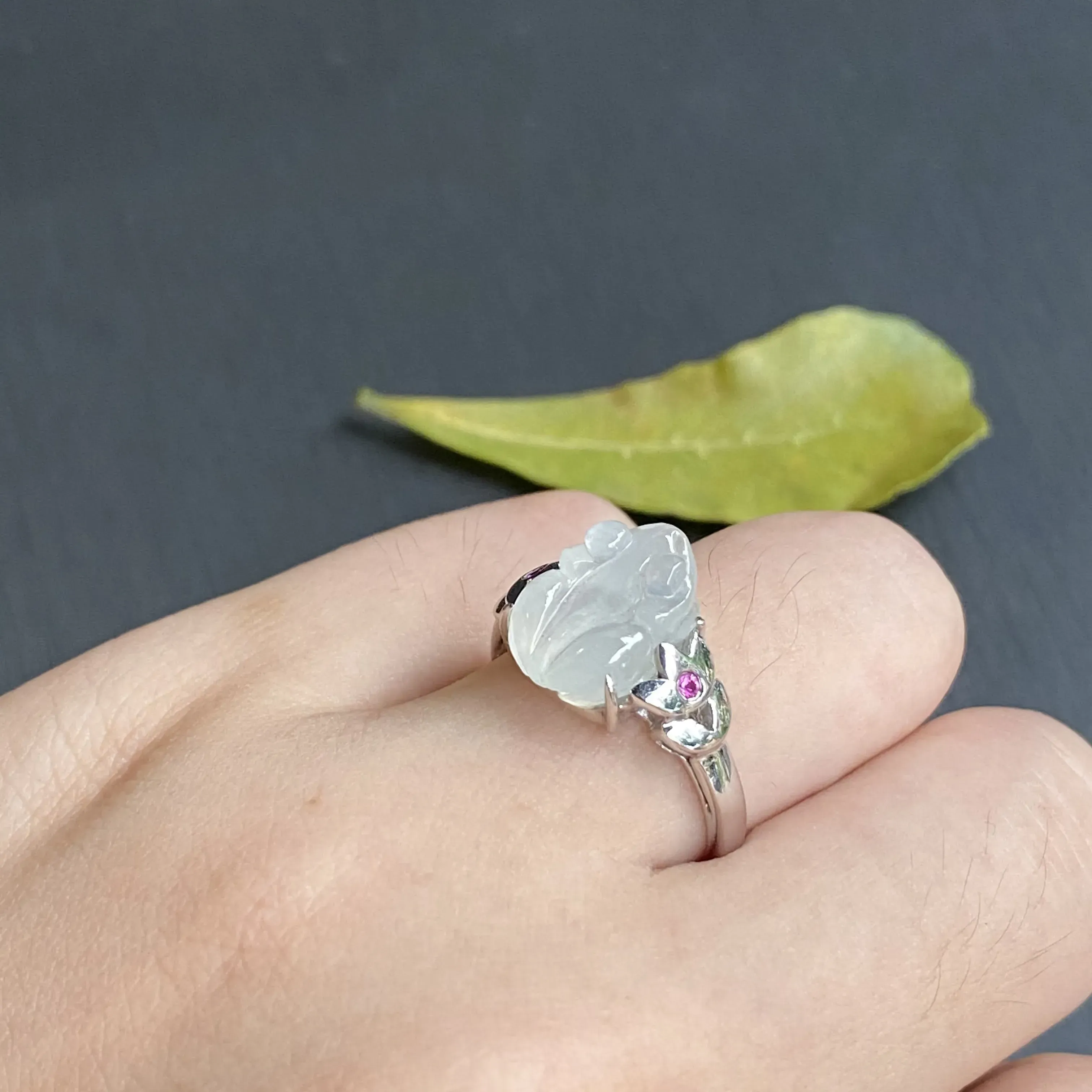 12#天然翡翠冰糯种青蛙戒指，呱呱来财，18K金镶嵌，玉质细腻，雕工精湛，自然光实拍。