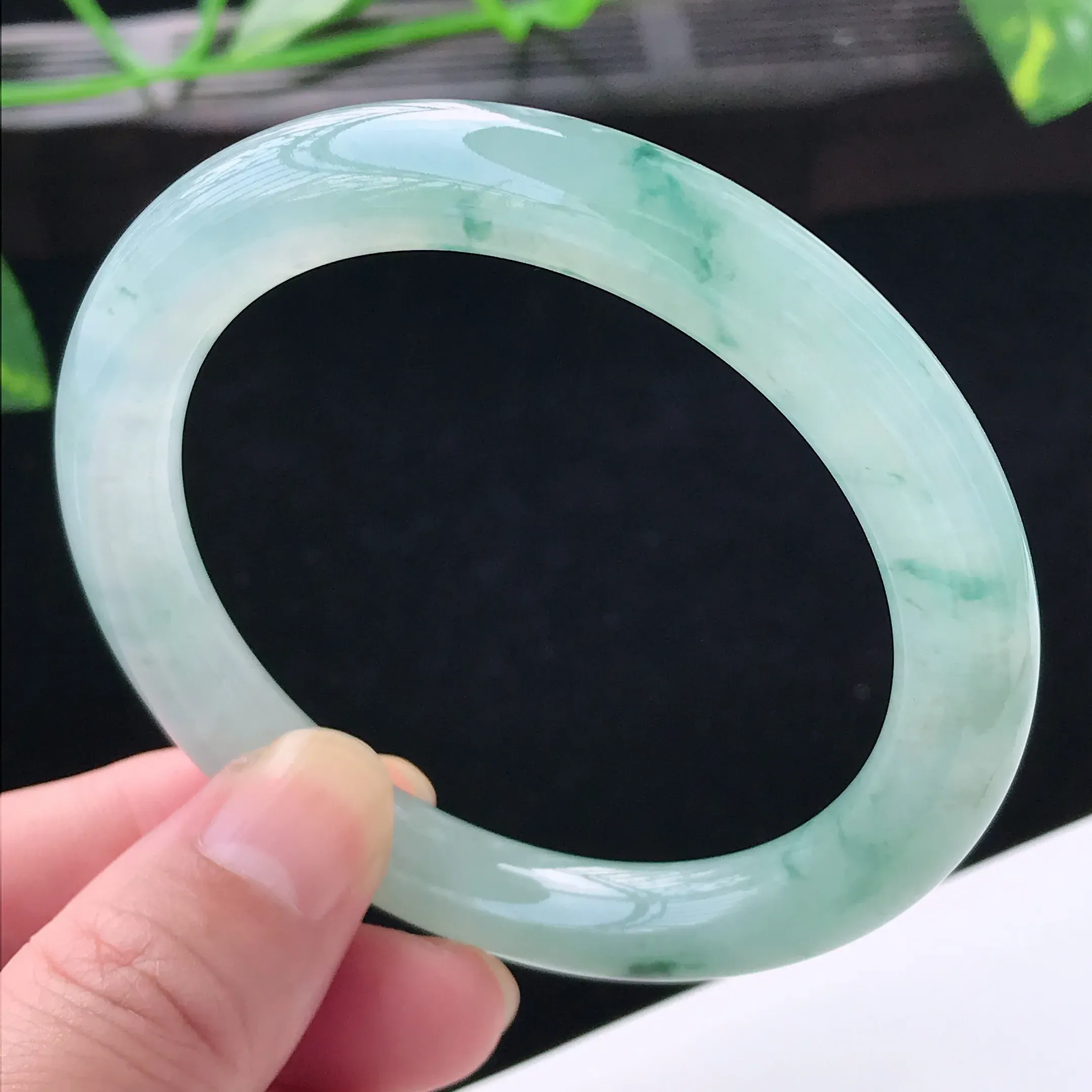 2 水润飘花翡翠圆条手镯  圈口53.2/8.6/9.