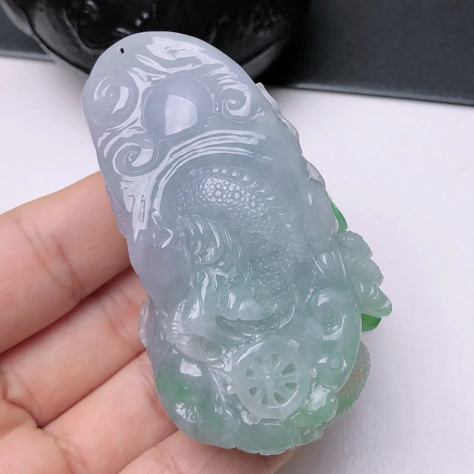 天然翡翠A货，精美水润玉质细腻，料子细种水好精雕细刻冰润双彩黄加绿龙牌手把件 尺寸71.6*40.4*35.3mm