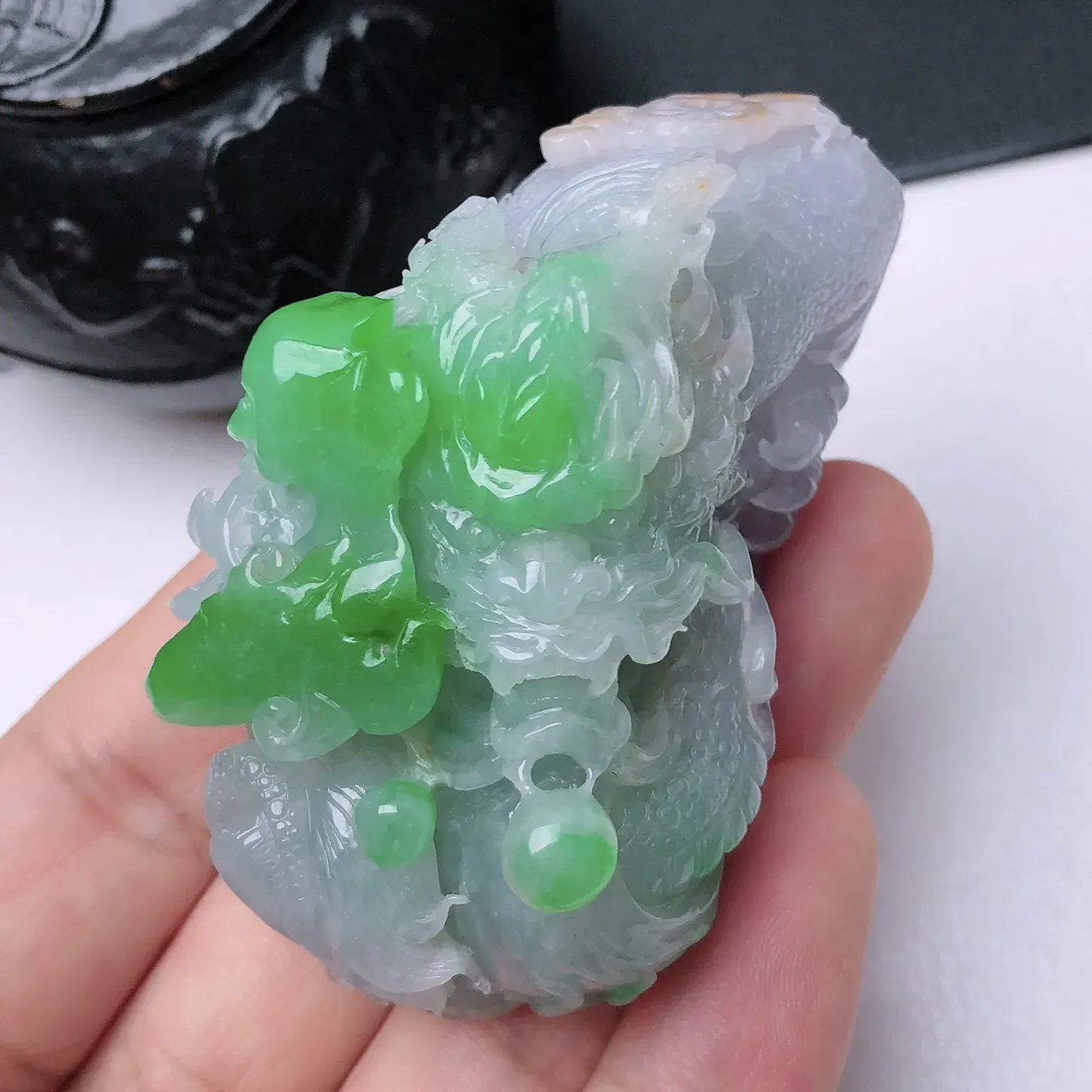 天然翡翠A货，精美水润玉质细腻，料子细种水好精雕细刻冰润双彩黄加绿龙牌手把件 尺寸71.6*40.4*35.3mm