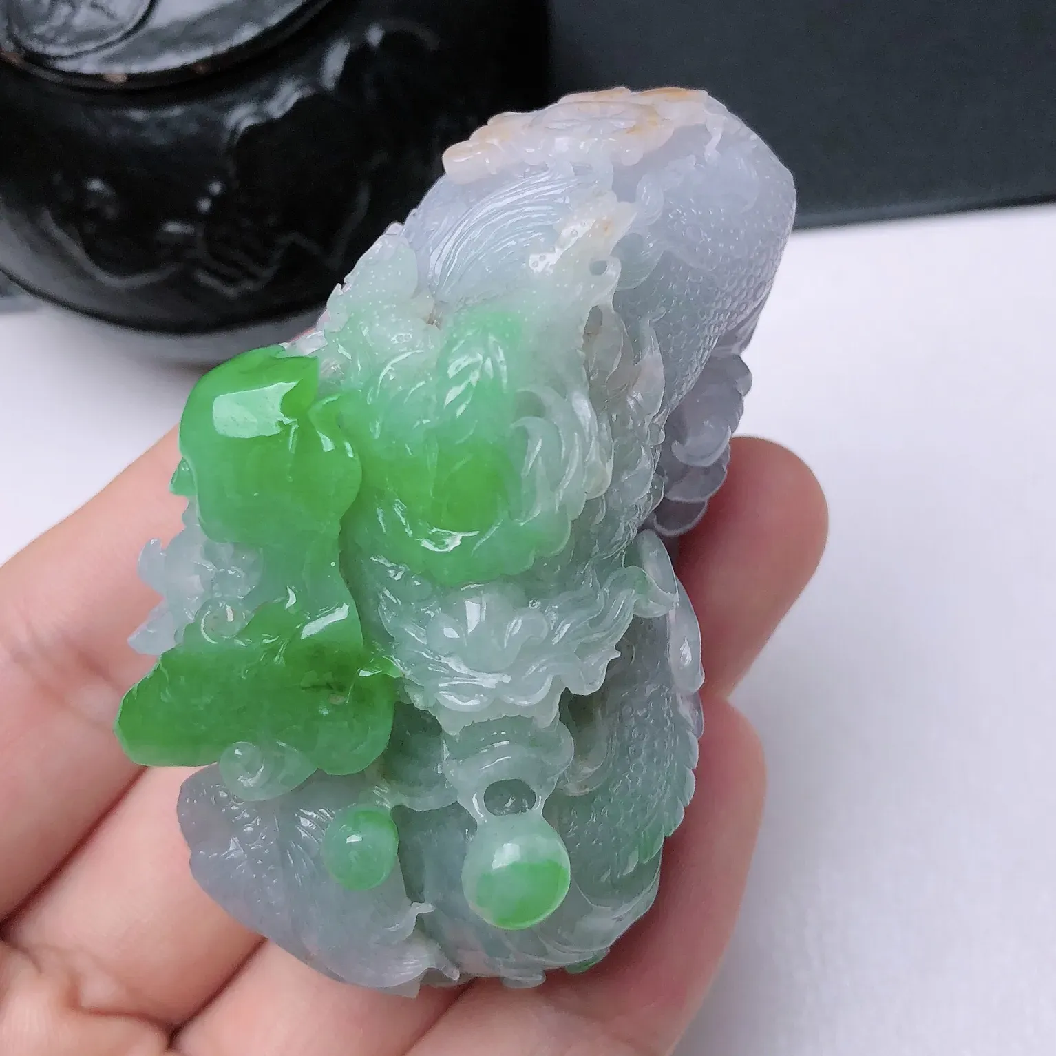 天然翡翠A货，精美水润玉质细腻，料子细种水好精雕细刻冰润双彩黄加绿龙牌手把件 尺寸71.6*40.4*35.3mm