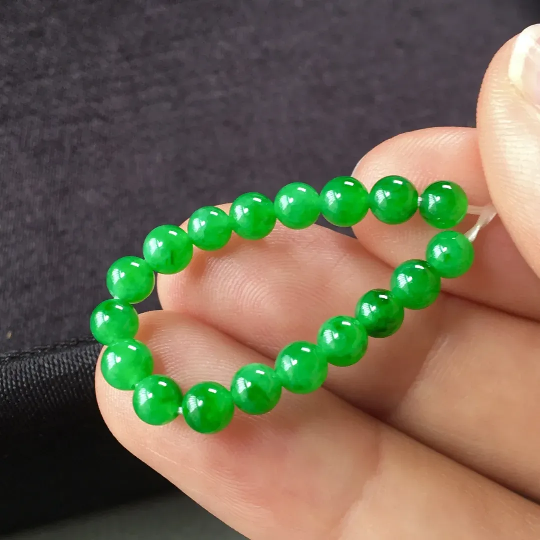 冰阳绿圆珠，无纹无裂，色泽艳丽，水润细腻，尺寸3.8，编号922