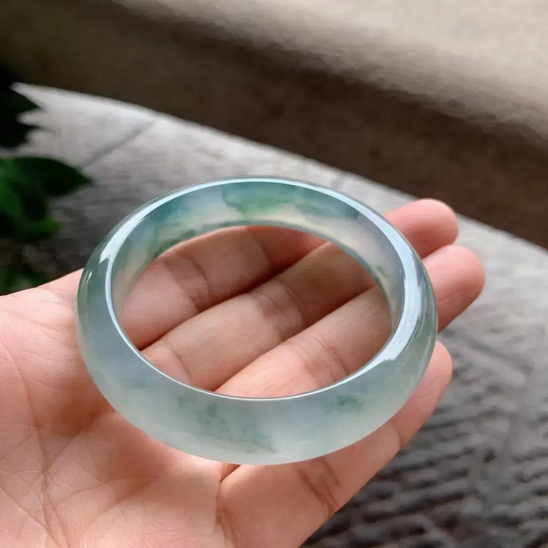 5*8 老坑种水,冰透十足,清润水灵,起光起胶,花色灵气飘逸!