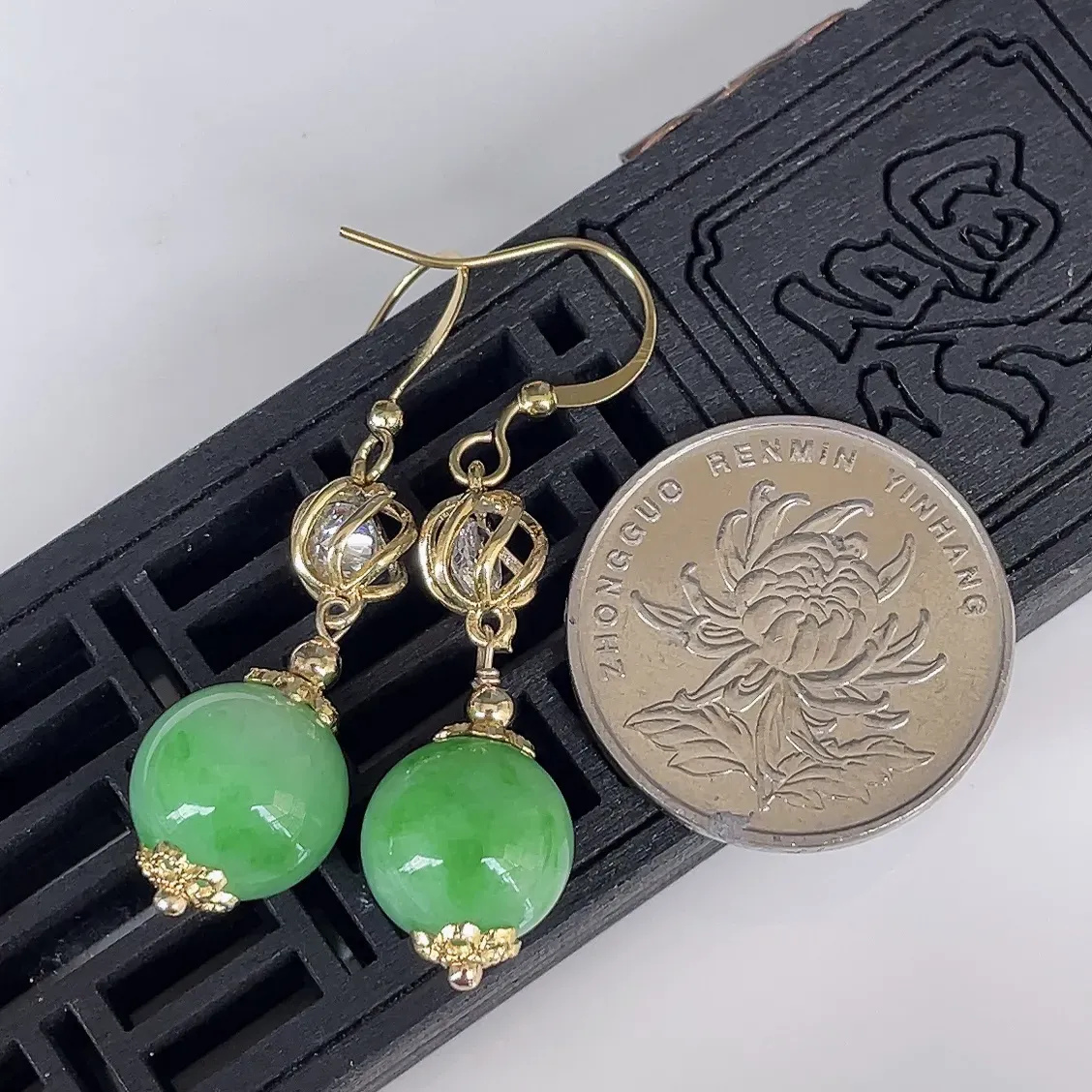 伟德国际这下黑子傻眼了！天价耳环是玻璃300块买的千万别墅只是路过