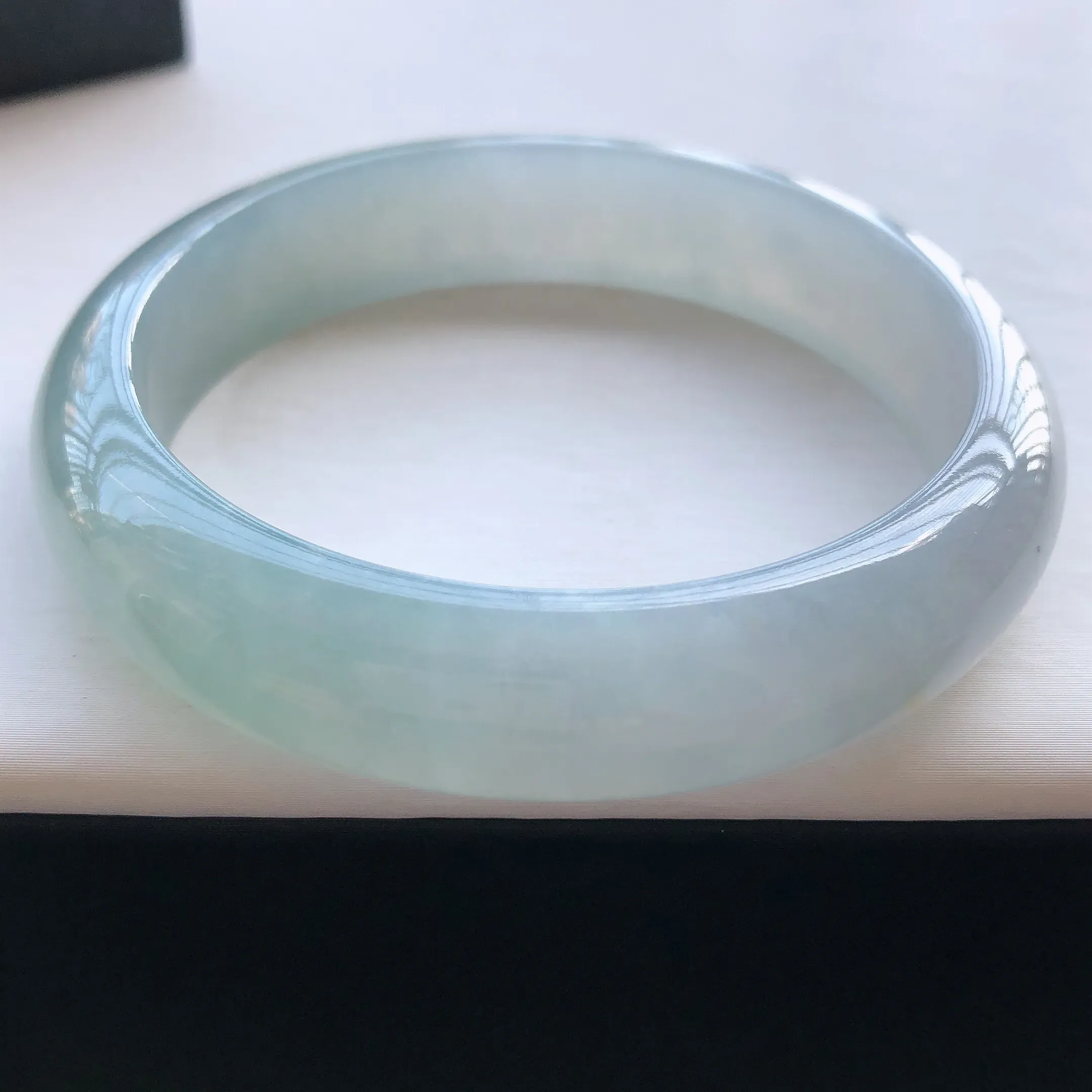 1圈口,自然光实拍,天然a货翡翠冰润天空蓝正圈手镯,玉质细腻,水头足