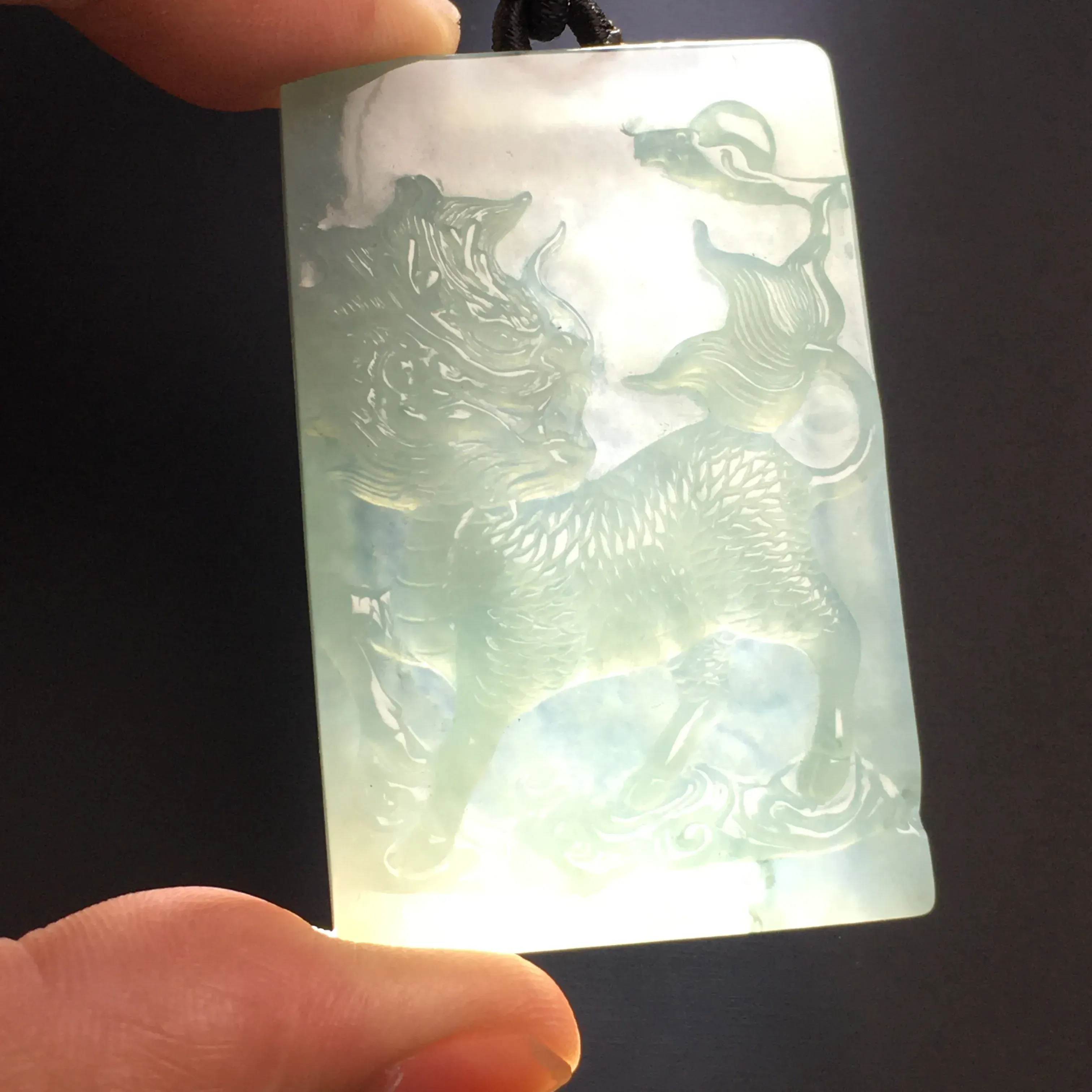 冰糯种晴水【麒麟】吊坠 质地细腻 雕工精湛