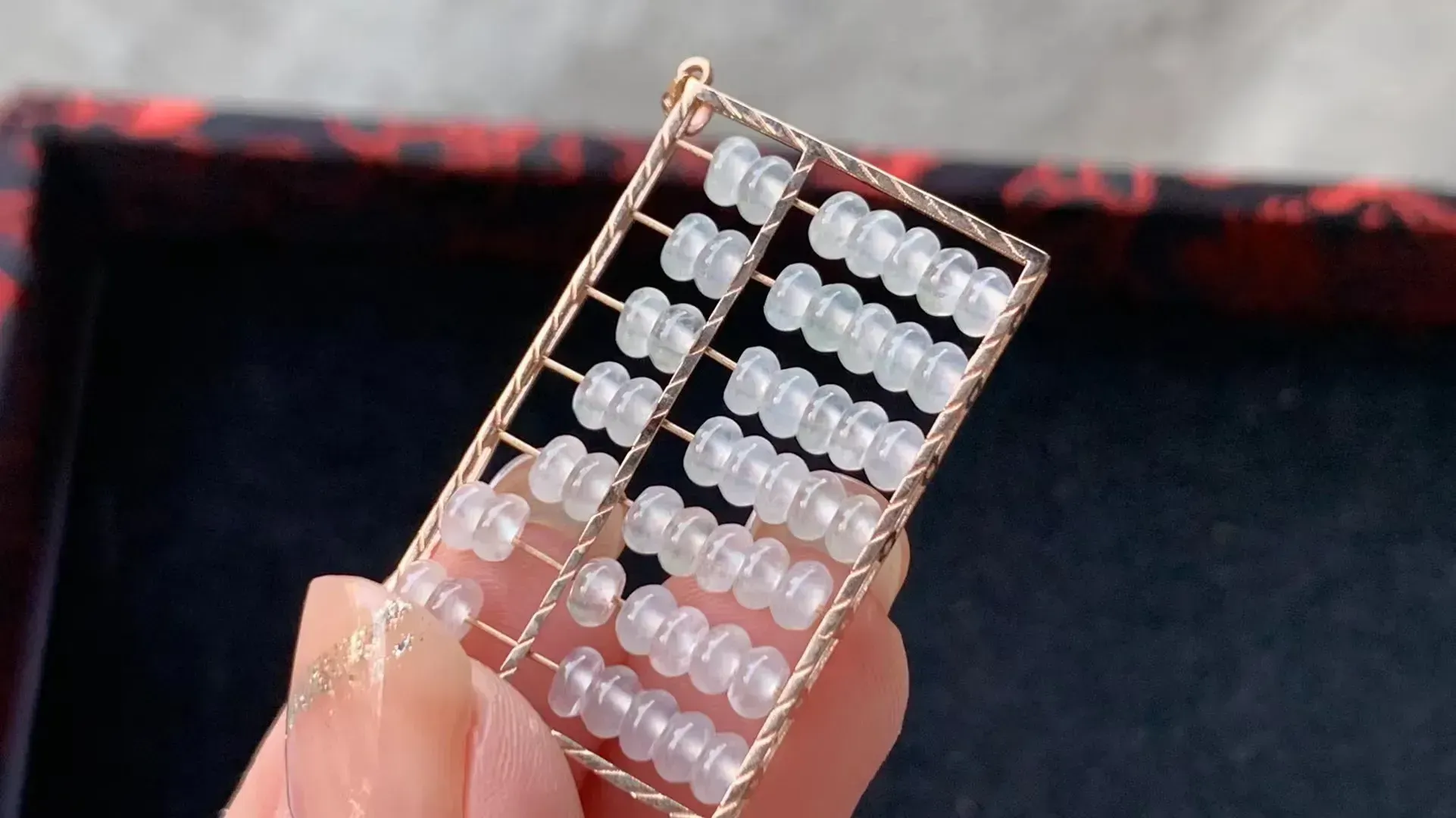 冰种算盘，种好水足，真金镶嵌，含金33/20.8/3.5  种好冰透 玉质水润  底色清爽 亮丽精致独特