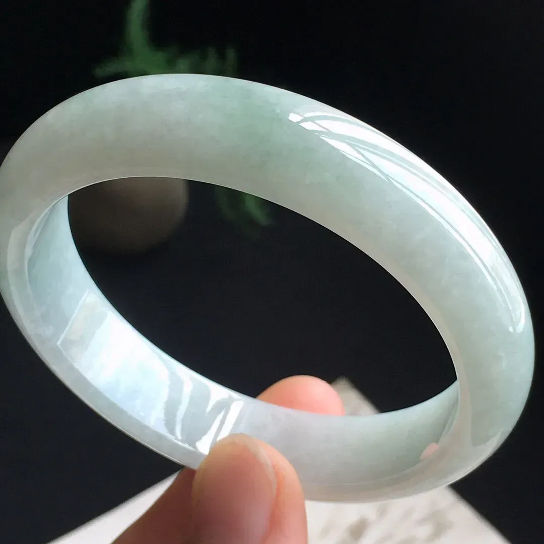 【超低价放漏】天然A货翡翠手镯，玉质莹润，佩戴效果更美，商品尺寸:内径:56.3MM，玉：13.4*7.6MM，整体货品质量：55.55g