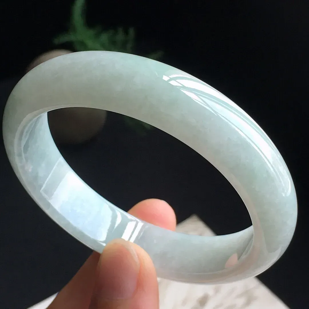 【超低价放漏】天然A货翡翠手镯，玉质莹润，佩戴效果更美，商品尺寸:内径:56.3MM，玉：13.4*7.6MM，整体货品质量：55.55g