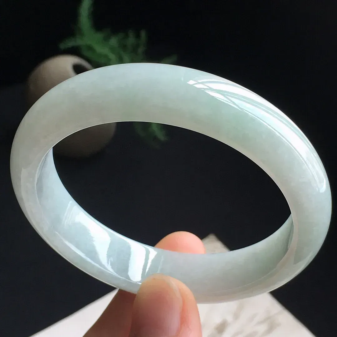 【超低价放漏】天然A货翡翠手镯，玉质莹润，佩戴效果更美，商品尺寸:内径:56.3MM，玉：13.4*7.6MM，整体货品质量：55.55g