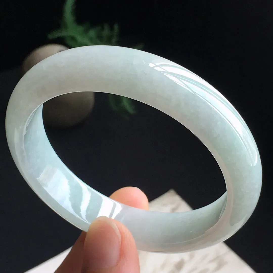 【超低价放漏】天然A货翡翠手镯，玉质莹润，佩戴效果更美，商品尺寸:内径:56.3MM，玉：13.4*7.6MM，整体货品质量：55.55g