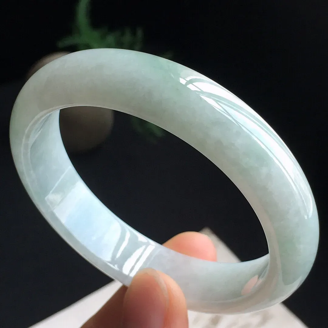 【超低价放漏】天然A货翡翠手镯，玉质莹润，佩戴效果更美，商品尺寸:内径:56.3MM，玉：13.4*7.6MM，整体货品质量：55.55g