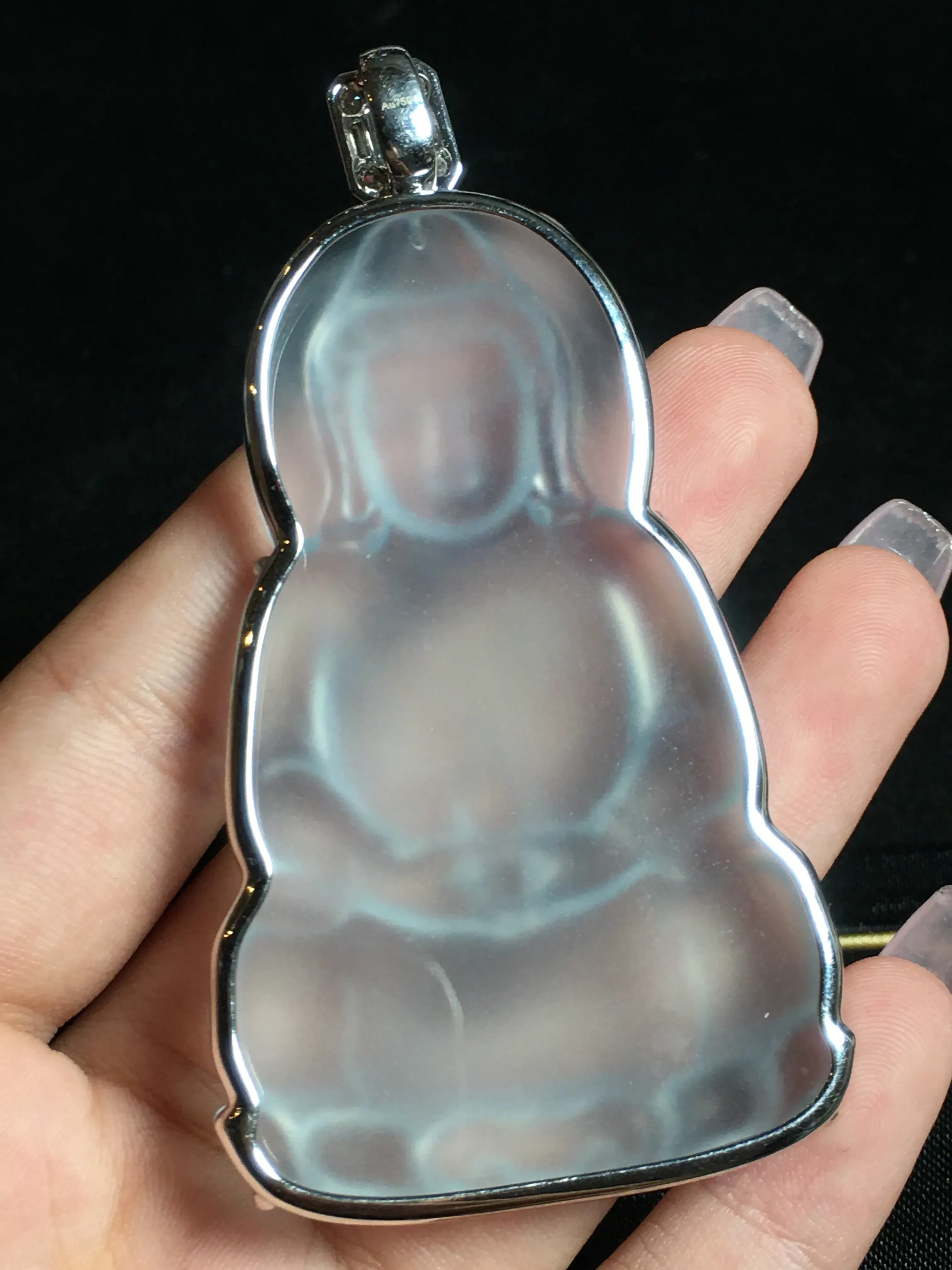 18k金伴钻镶嵌高冰观音吊坠,种好通透起胶,冰冰透透,细腻纯净,法相