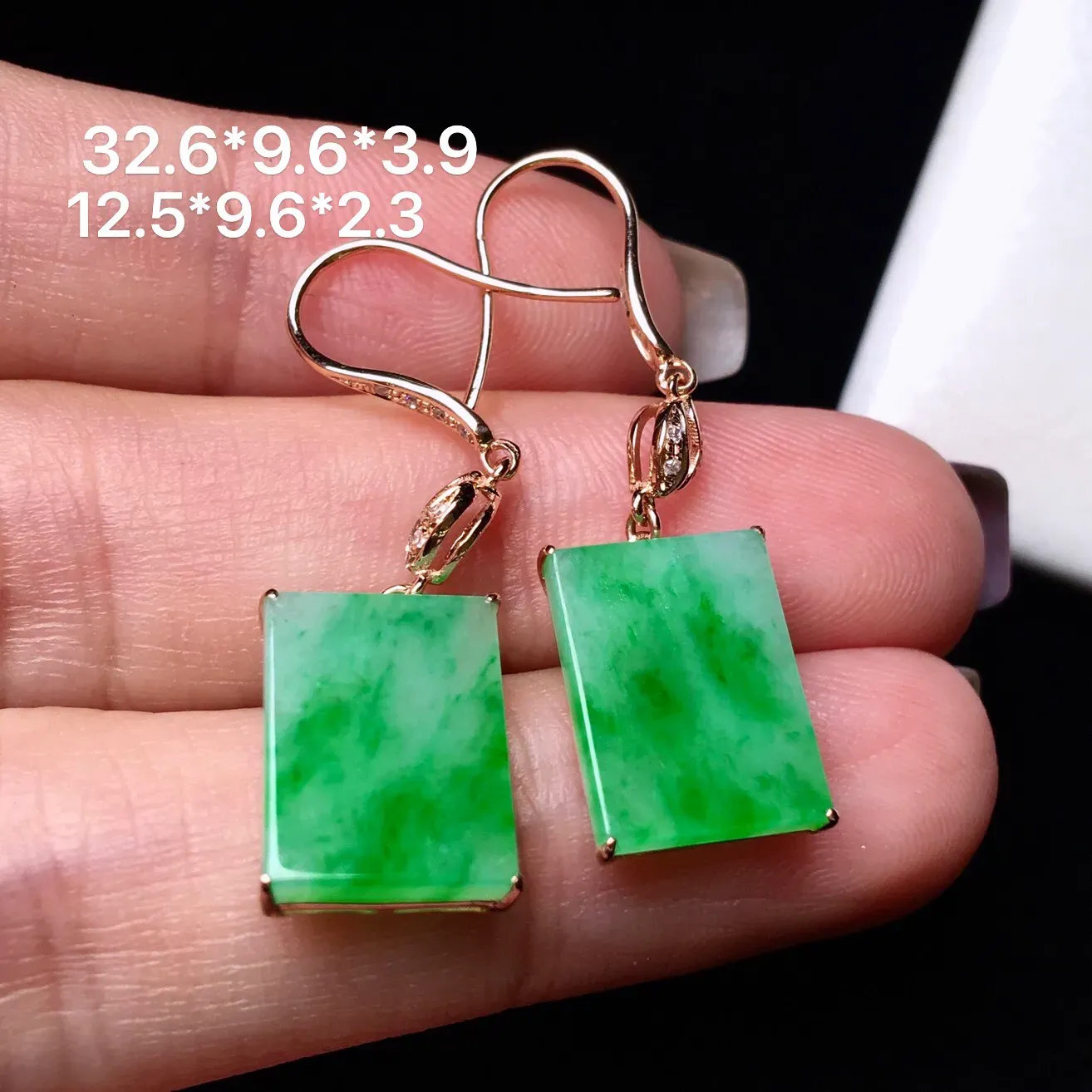 伟德国际翡翠无事牌耳坠