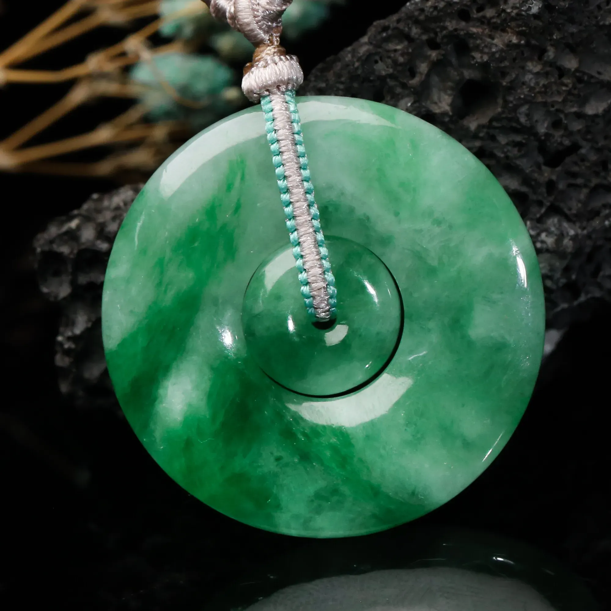 子母平安扣翡翠吊坠.色泽清新,寓意好.佩戴效果时尚漂亮,整体尺寸:29.