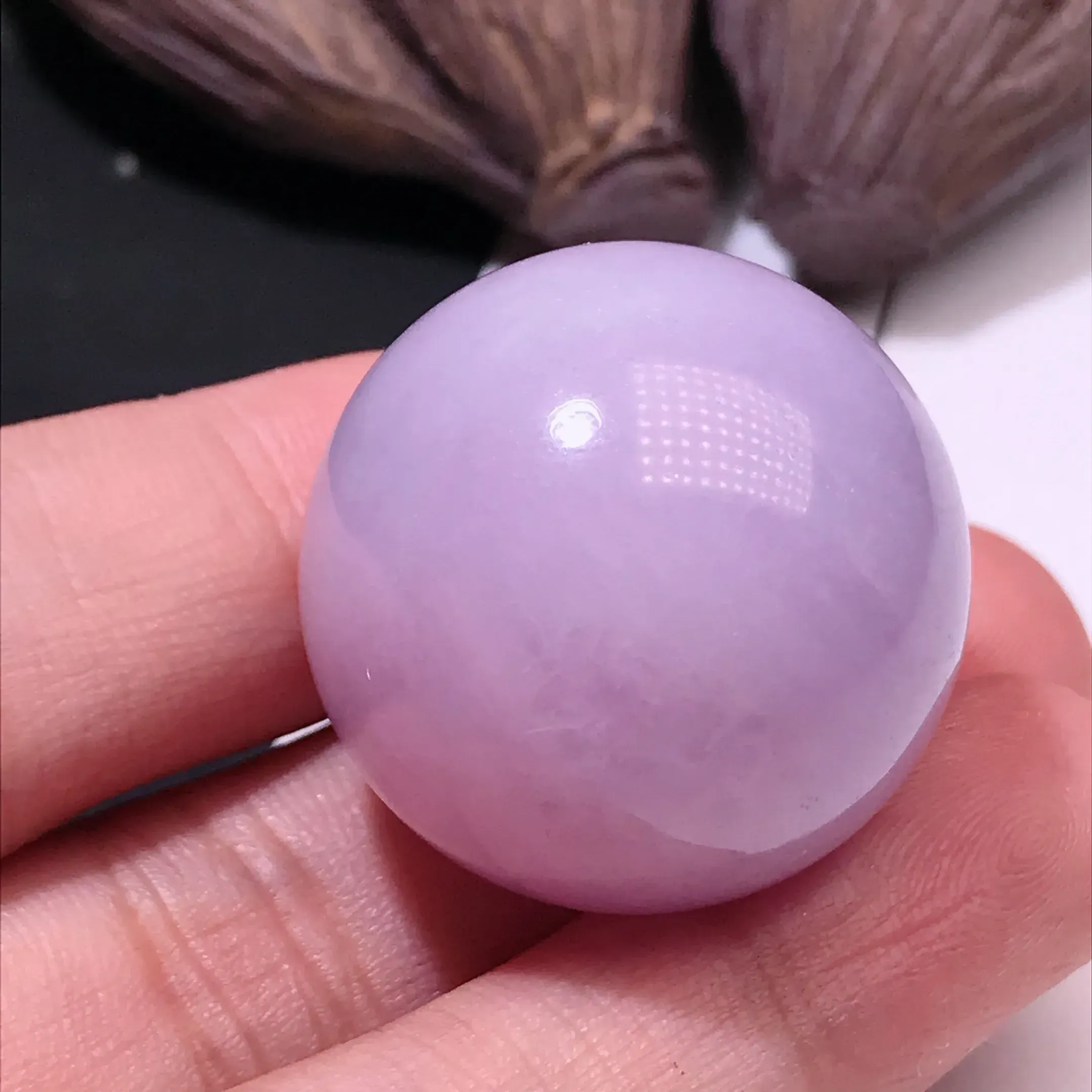 严选推荐翡翠大圆珠，老坑糯化种紫罗兰色翡翠大圆珠。裸石直径约27.5毫米