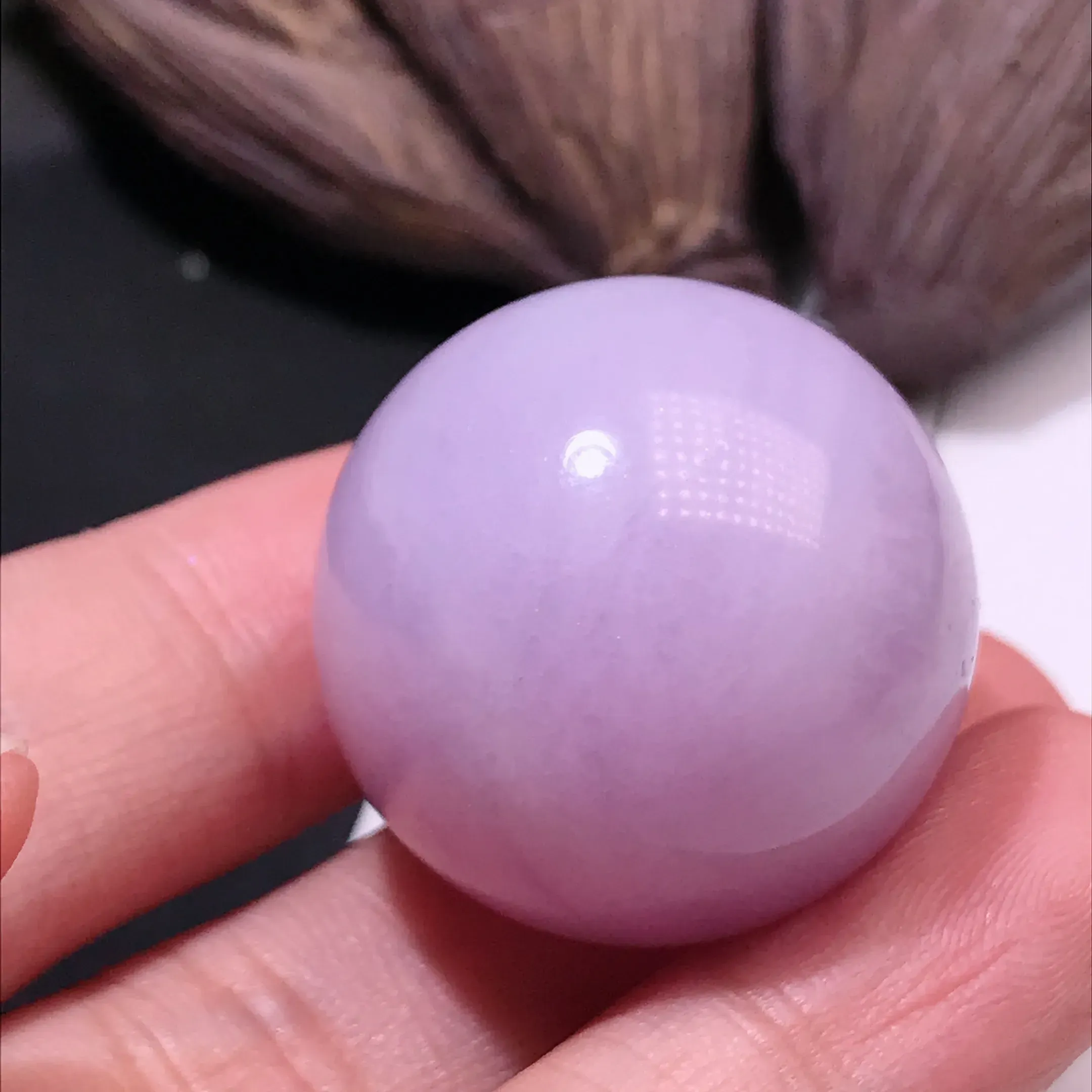 严选推荐翡翠大圆珠，老坑糯化种紫罗兰色翡翠大圆珠。裸石直径约27.5毫米