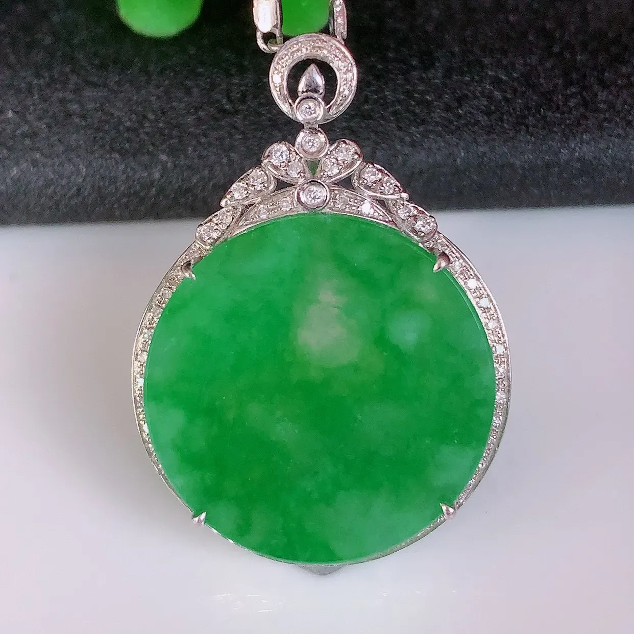 伟德国际最让人心酸的是那些有违法前科的父母为什么株连制度还是牢固地存在着？