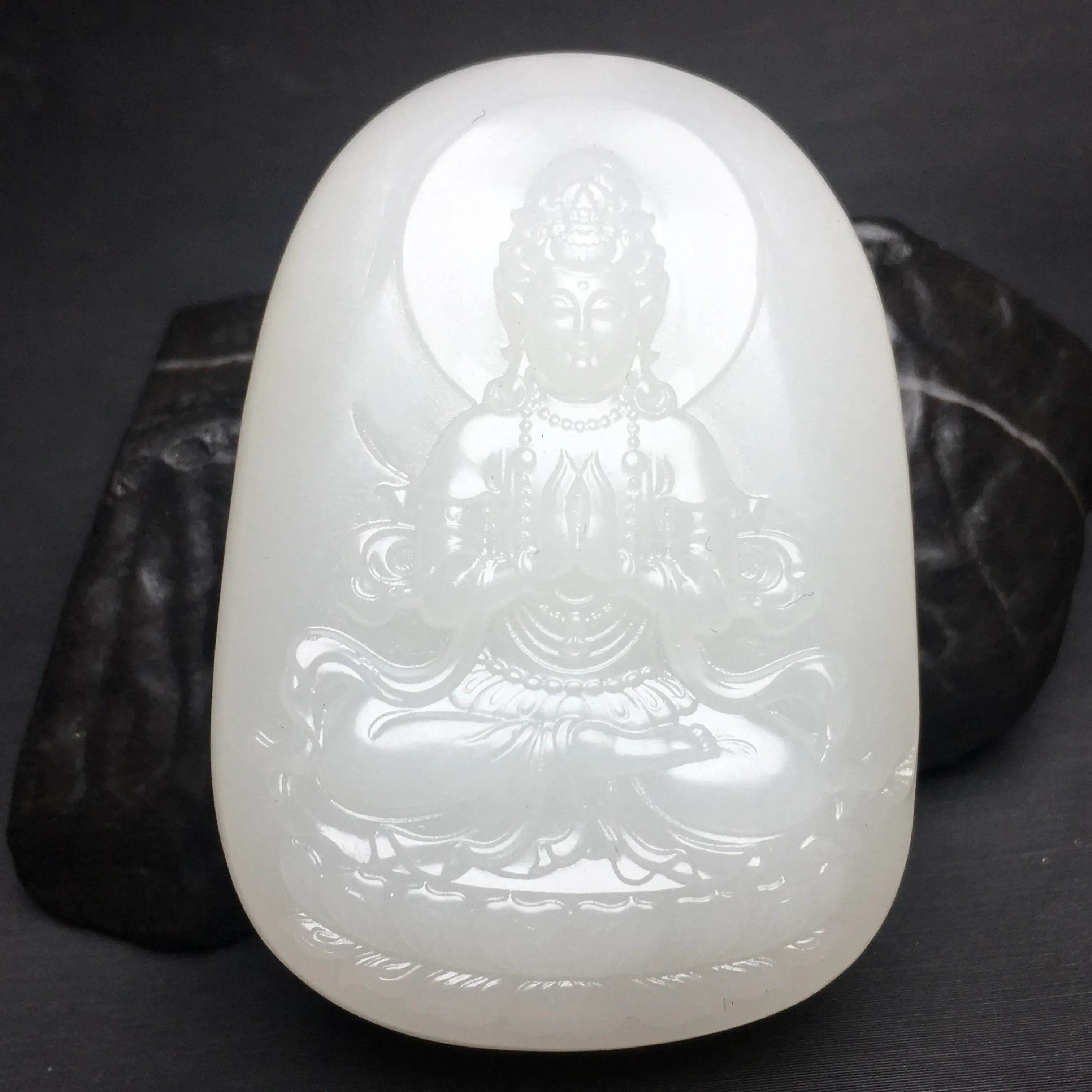 【观音】55克,羊脂白玉,新疆和田玉白玉观音,白度一级,苏工名家作品