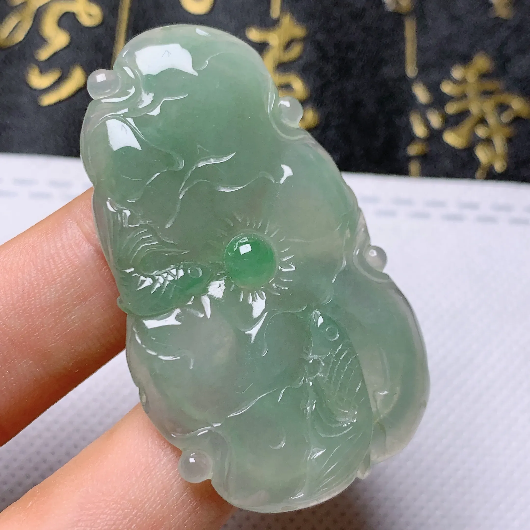 天然a货翡翠水润飘绿荷花鱼吊坠