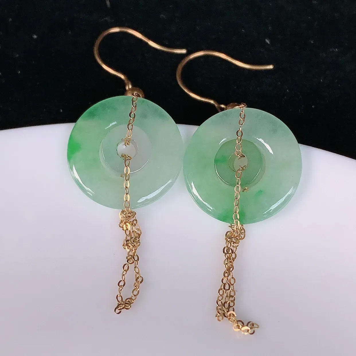 伟德国际迪奥高级珠宝系列Forét Nacrée项链高级珠宝大奖“至臻工艺奖”