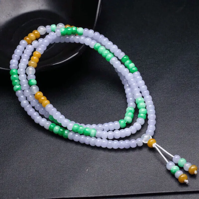 三彩翡翠珠链，共201颗珠子，取其中一颗珠尺寸大约5.5*3.8mm，色泽清新，清秀高雅，佩戴效果大方优雅！