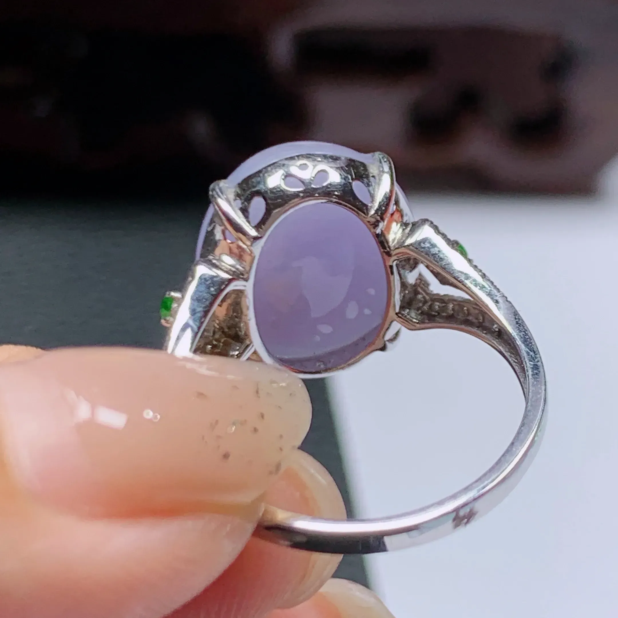 A货翡翠，冰润紫罗兰18k金伴钻戒指蛋面戒指，玉质细腻，水头饱满，雕工精美，有种有色，形体漂亮，水润精细，佩戴效果好