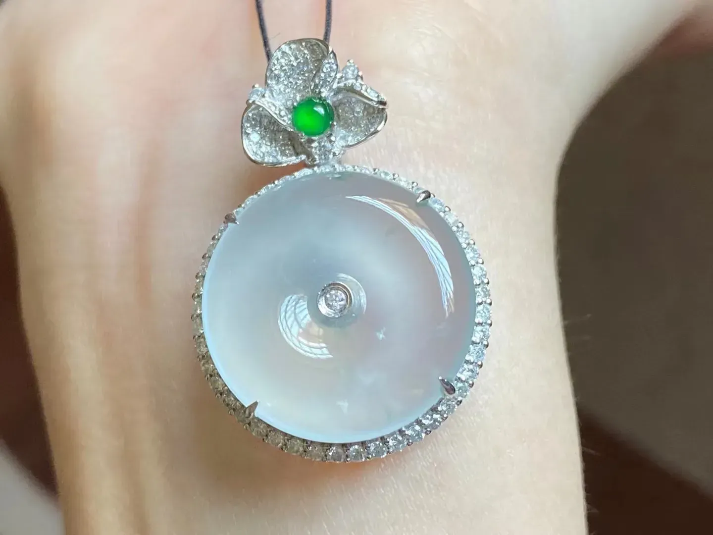 伟德bv1946官网-黄金平安扣吊坠