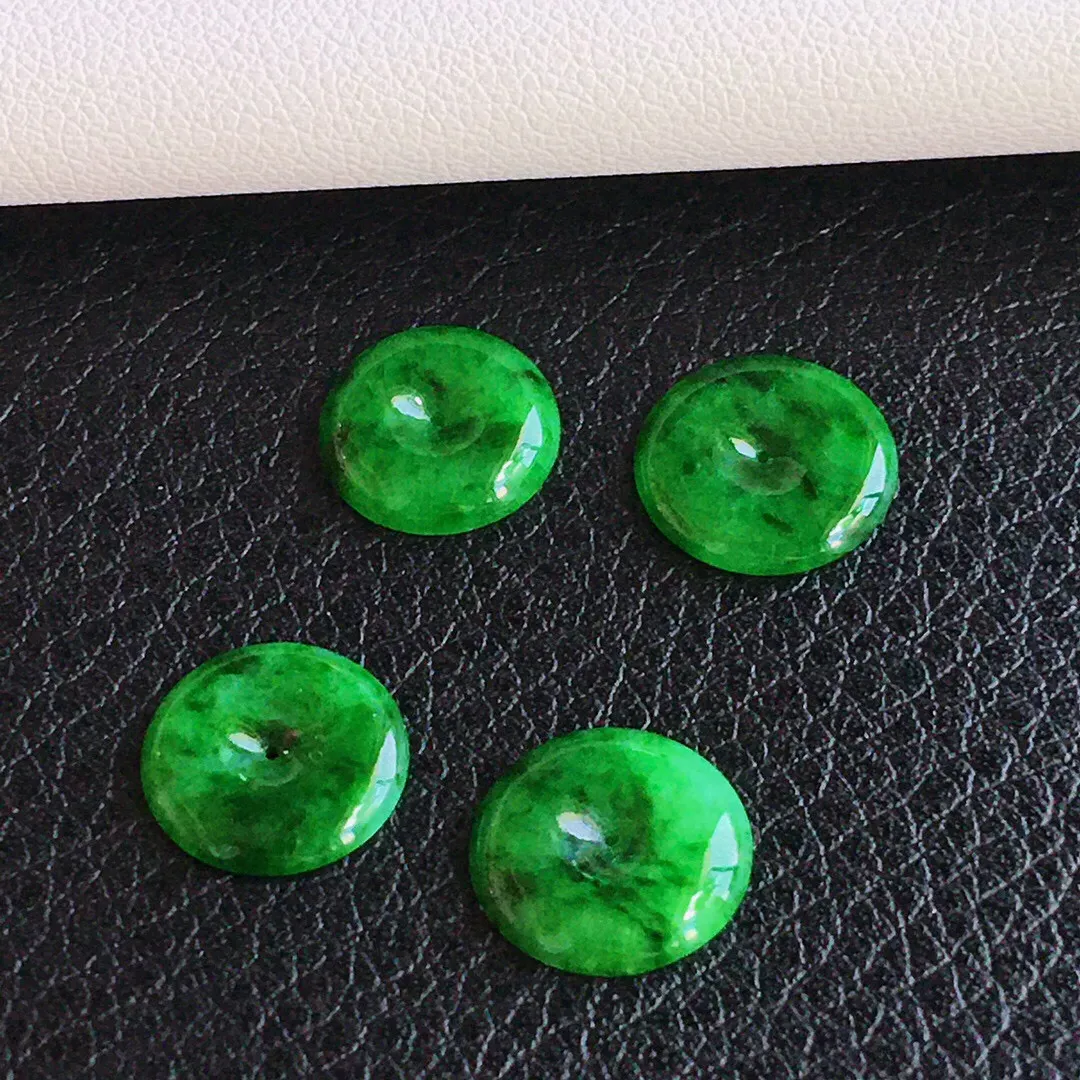 天然缅甸老坑翡翠A货满绿戒面，料子细腻柔洁，尺寸11/3mm重量1.76g
