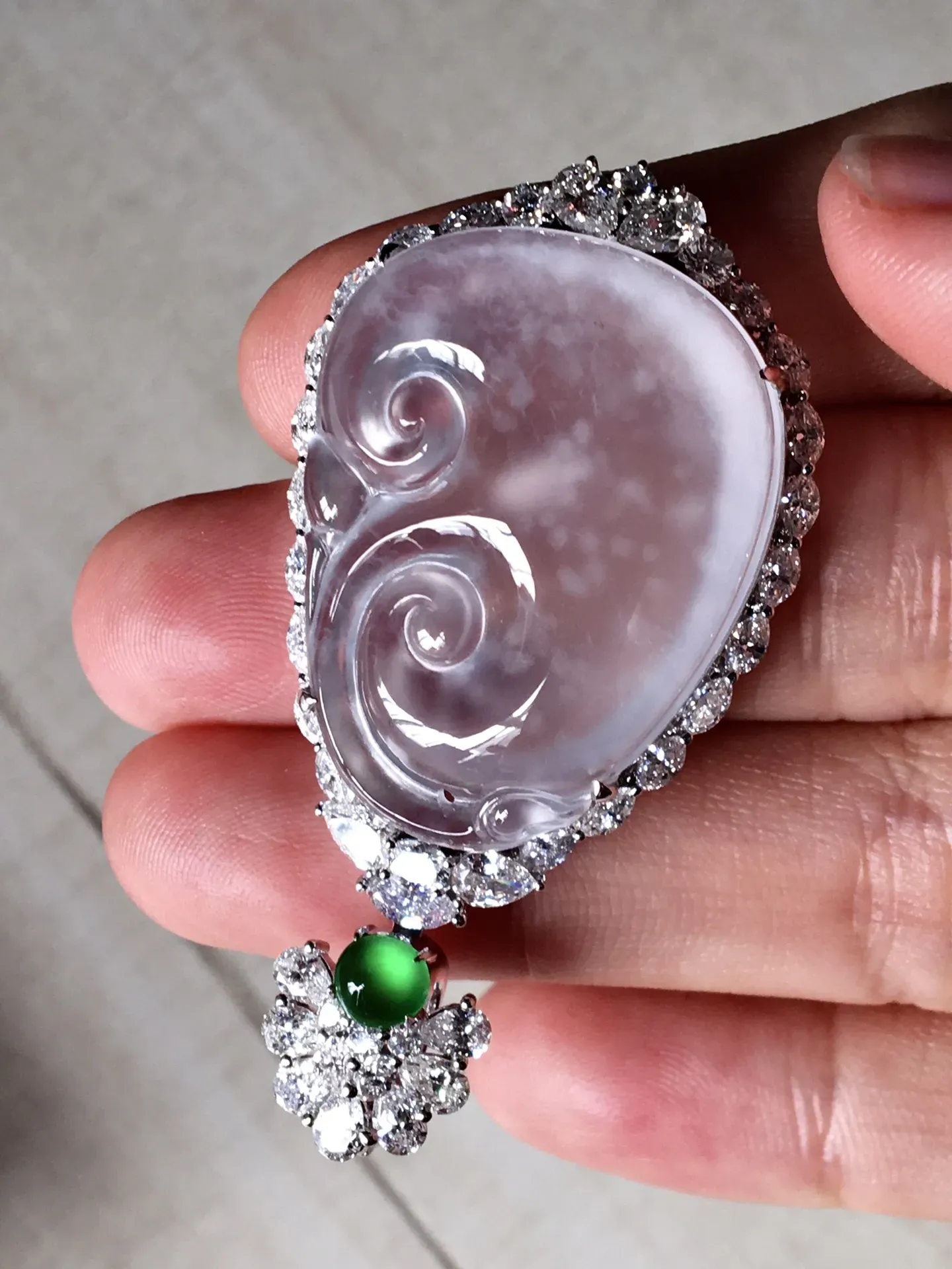 玻璃种如意吊坠，饱满无裂，水润十足，起光，裸石30/22.8/7整体50.7/26.3/11，编号1115