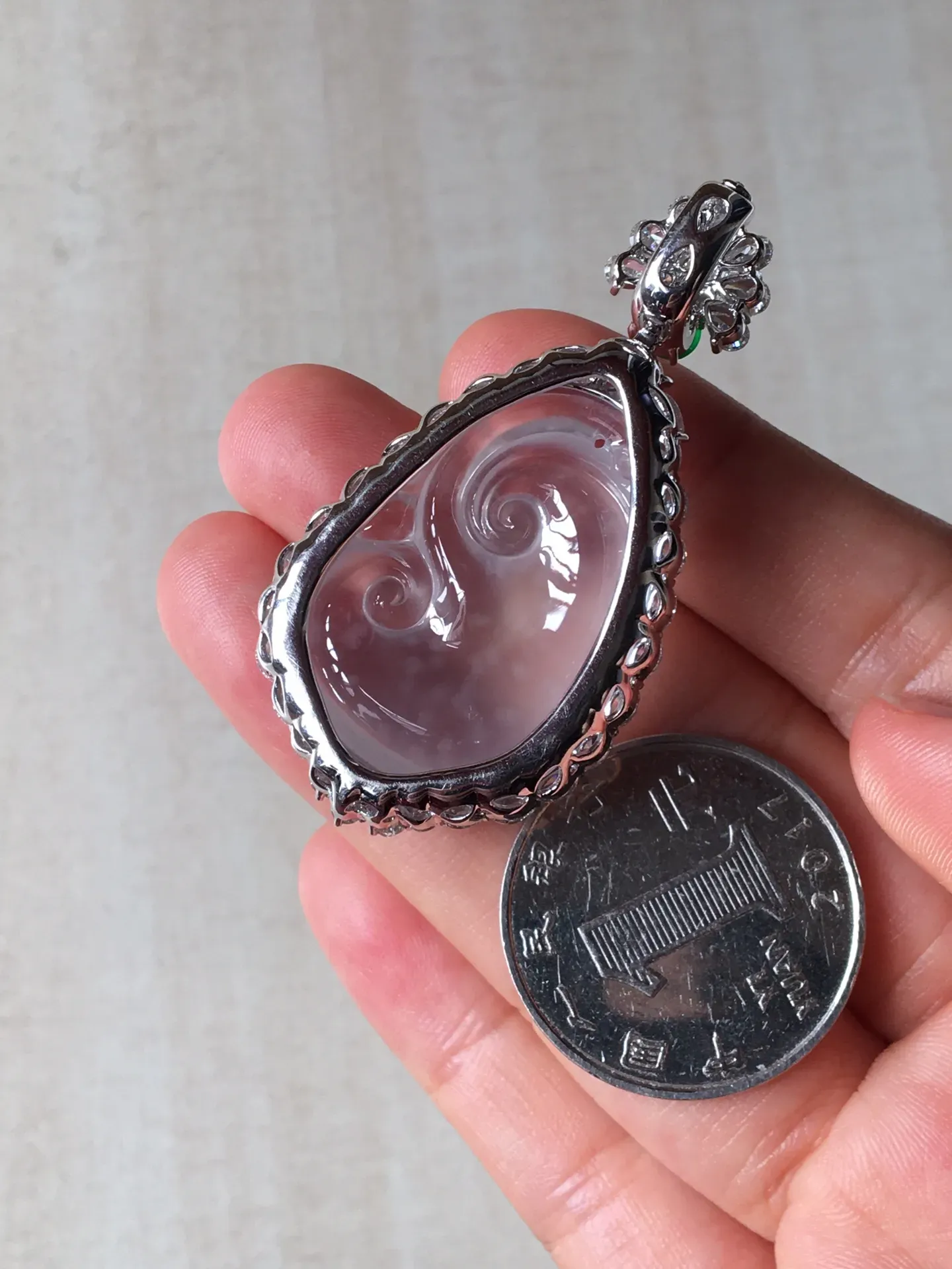 玻璃种如意吊坠，饱满无裂，水润十足，起光，裸石30/22.8/7整体50.7/26.3/11，编号1115