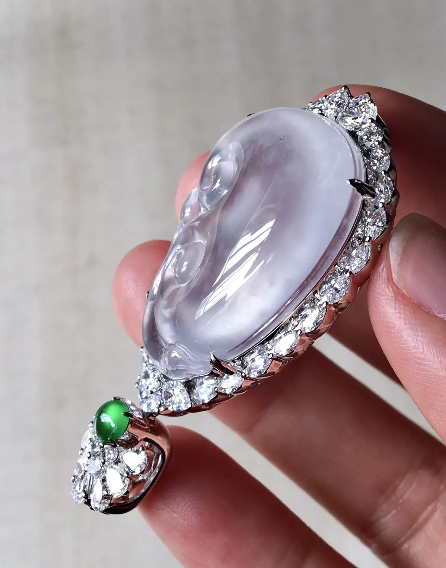 玻璃种如意吊坠，饱满无裂，水润十足，起光，裸石30/22.8/7整体50.7/26.3/11，编号1115