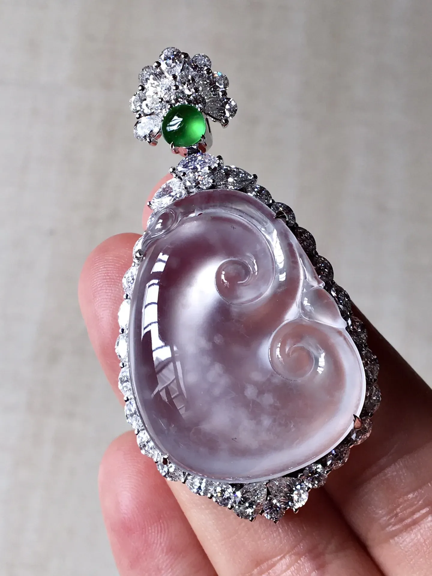 玻璃种如意吊坠，饱满无裂，水润十足，起光，裸石30/22.8/7整体50.7/26.3/11，编号1115