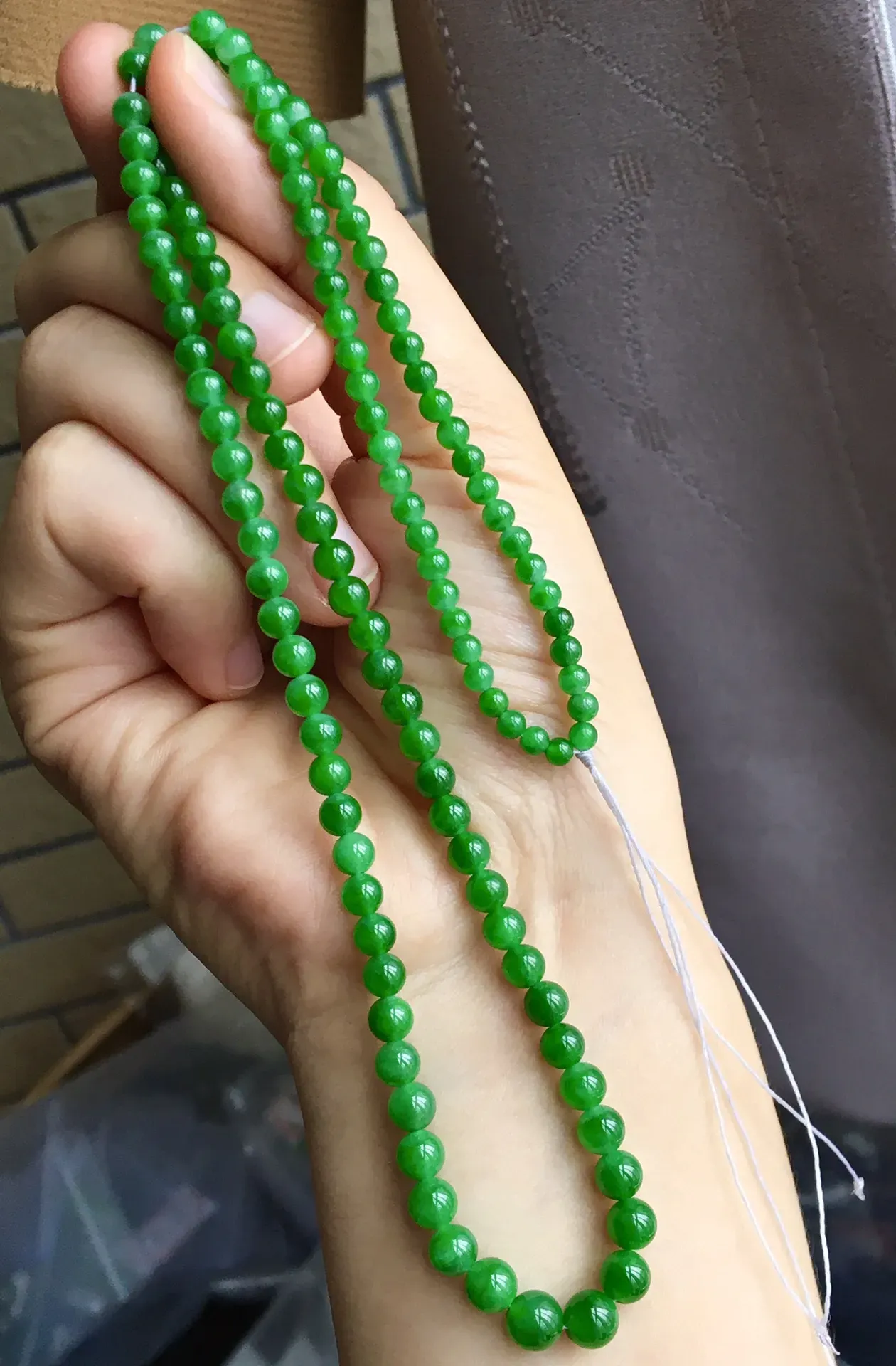 冰阳绿珠链，饱满无裂，色泽艳丽，水润细腻，尺寸5.4/3共123颗，编号1123
