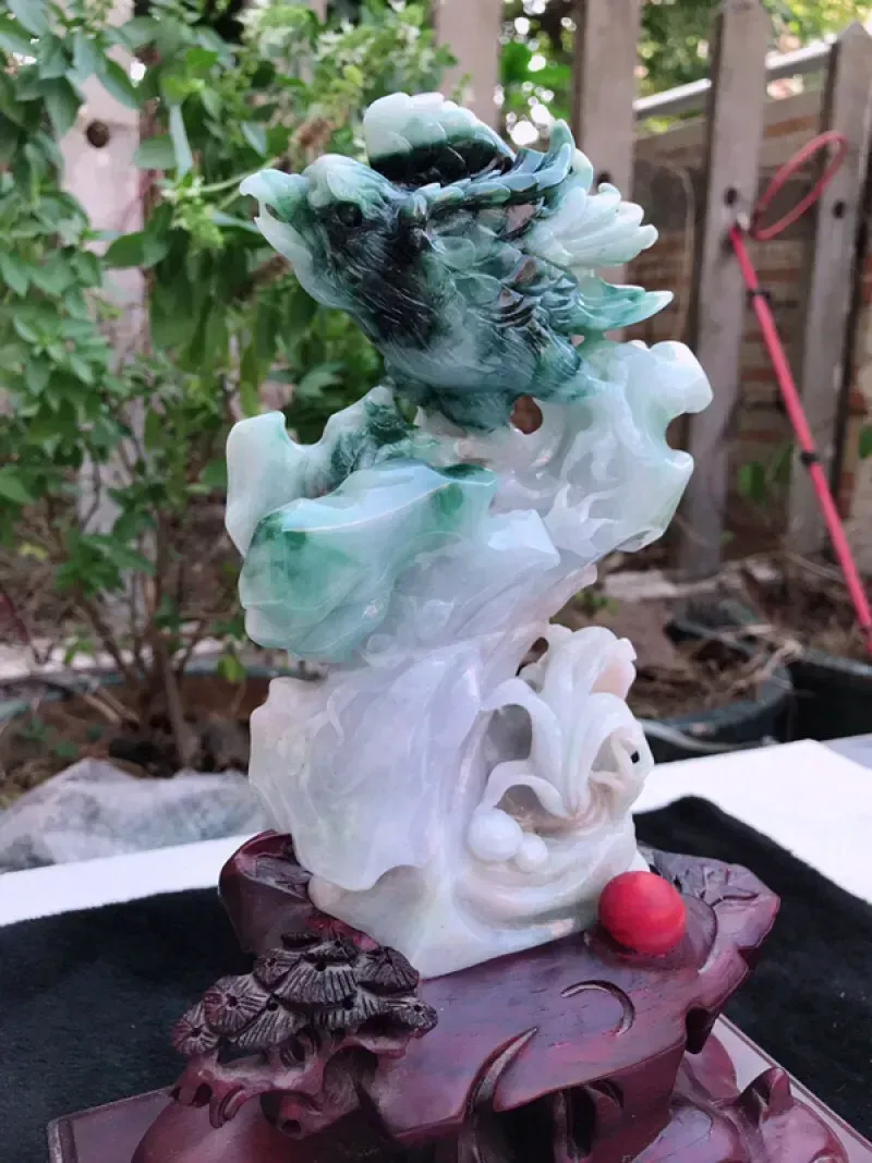 大展宏图，翡翠精雕雄鹰展翅摆件  雕工精湛 整体独特雄鹰独立于山峰峦 🦅俯瞰一切！规格：裸石：190