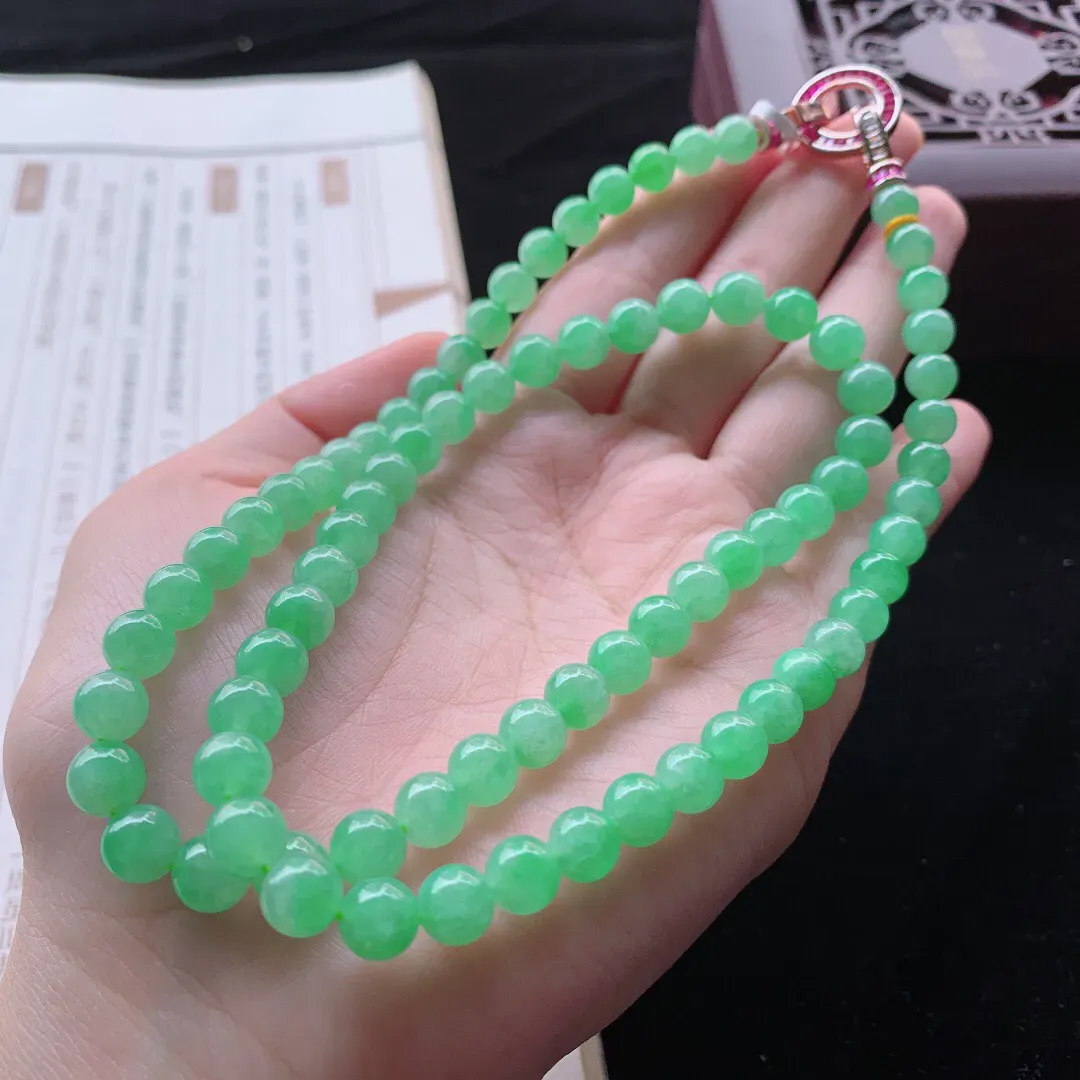 1129天然翡翠A货起荧光满绿珠链项链，珠子尺寸:7mm 79颗，40