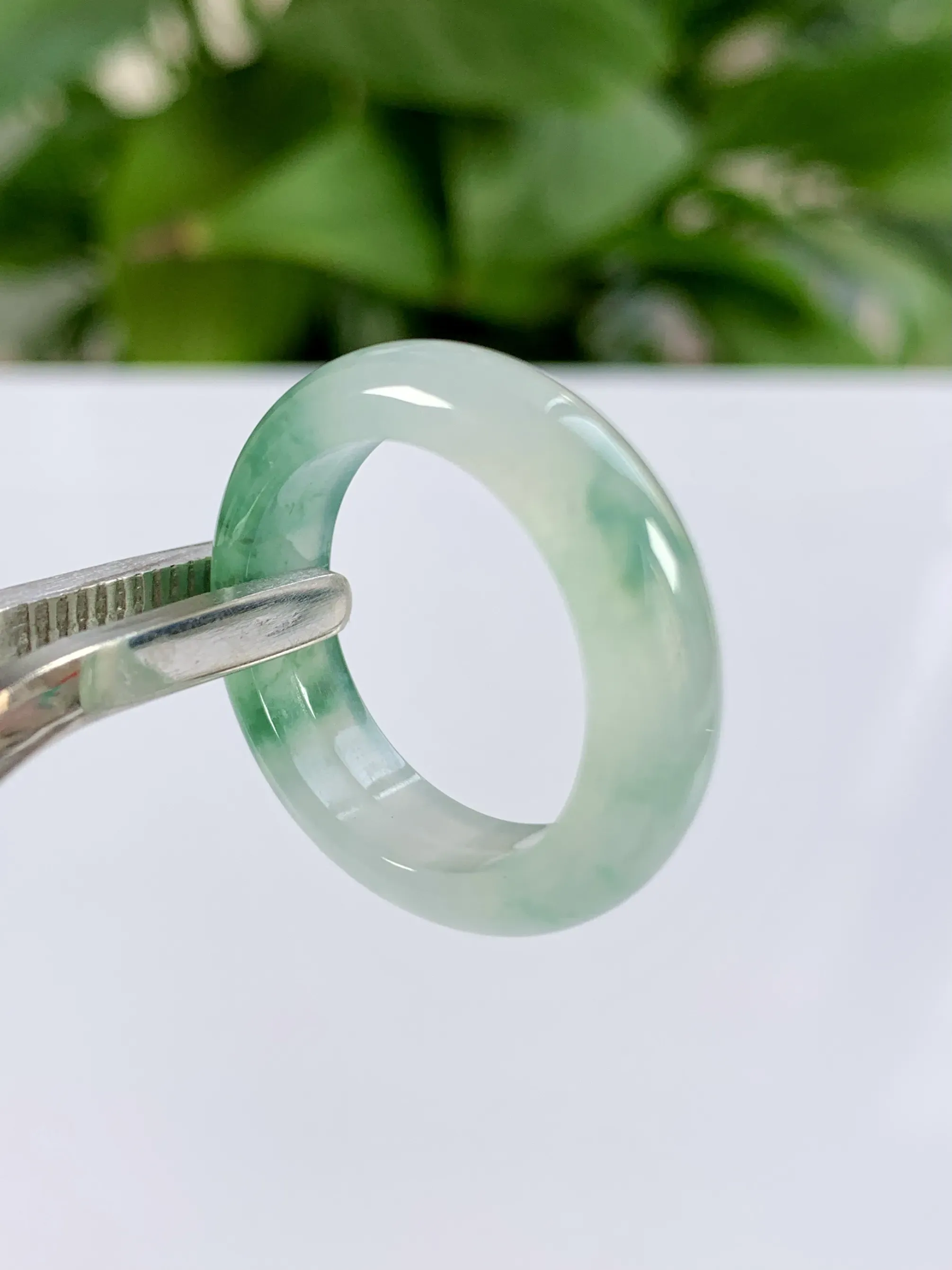 缅甸天然翡翠A货，6冰种起胶飘花指环戒指，尺寸：圈口内径18.2mm，宽厚6/3.5mm
