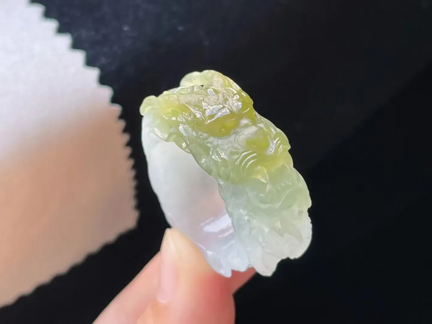 冰种冰黄飞龙指圈   种好冰透 亮丽精致 莹润光泽细腻 佩戴漂亮时尚