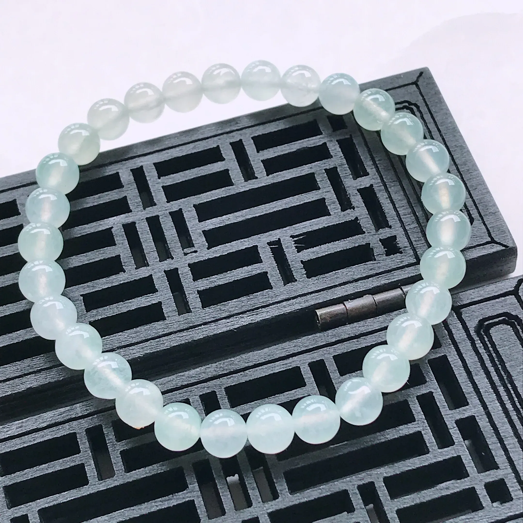 冰种水润精美圆珠翡翠手链    玉质细腻  冰清玉润  尺寸直径6.0