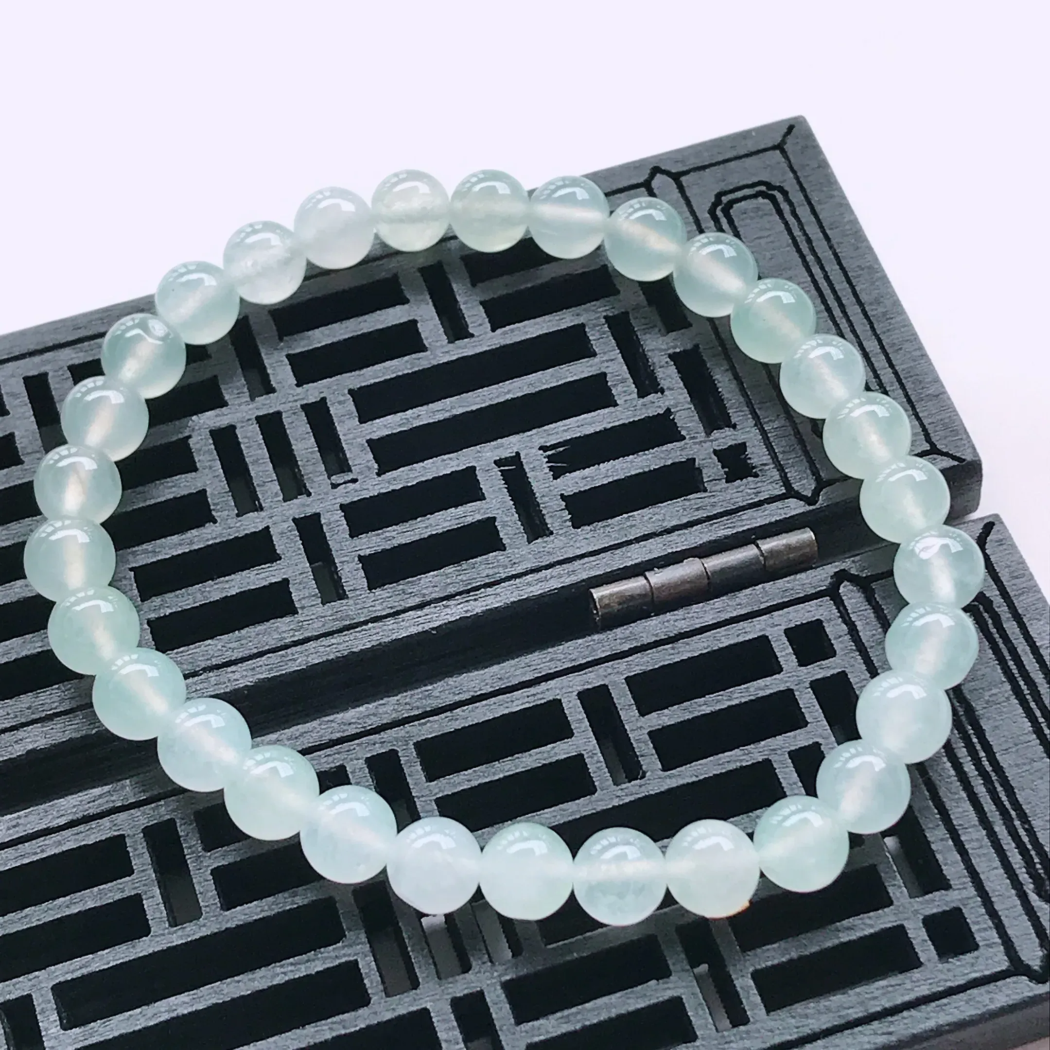 冰种水润精美圆珠翡翠手链    玉质细腻  冰清玉润  尺寸直径6.0